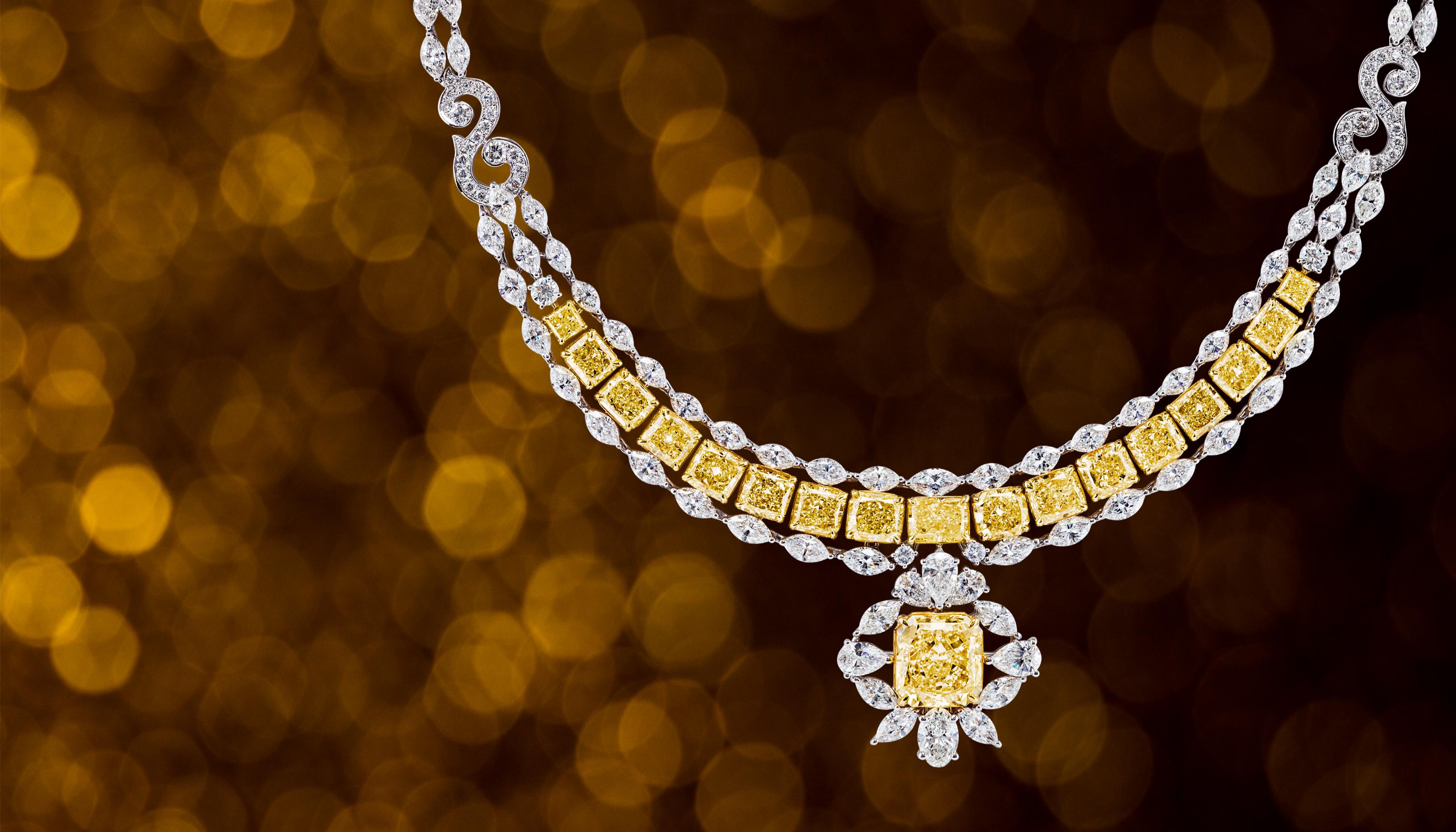 Außergewöhnliche 43,69 Karat GIA-zertifizierte gelbe Fancy-Diamanten-Halskette (Moderne) im Angebot