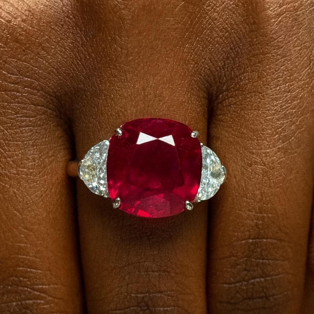 Taille coussin Exceptionnelle bague en rubis non chauffé de 5,09 carats certifiée GRS VIVID RED en vente
