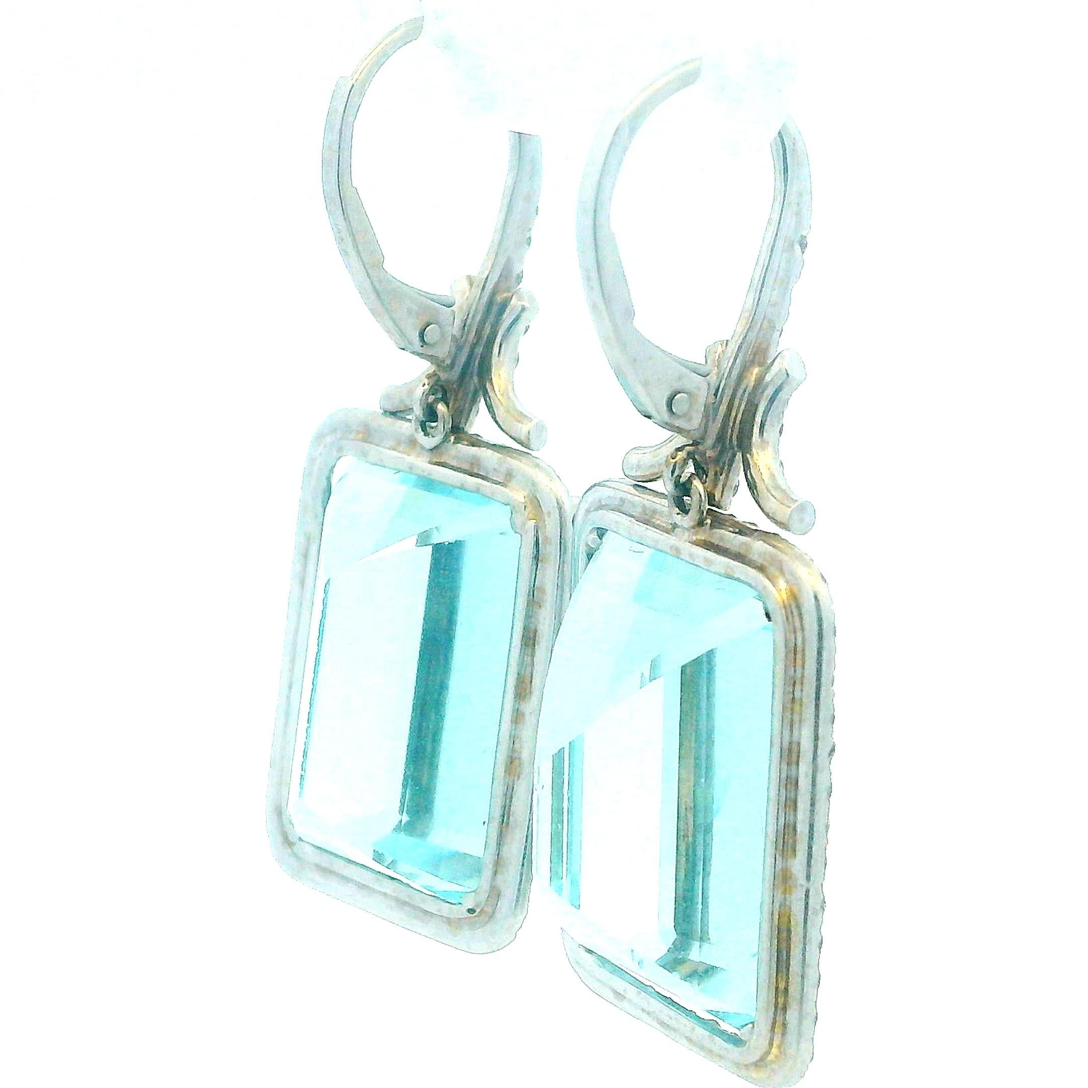 Donna Eccezionali orecchini a goccia con acquamarina e diamanti da 54 carati in oro bianco 14K in vendita