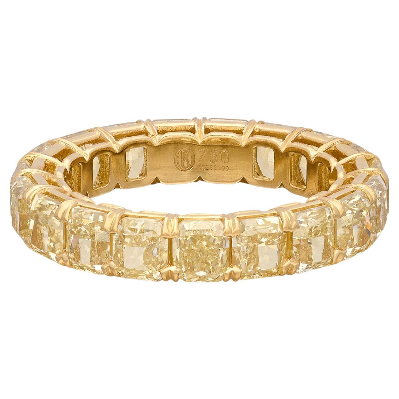 Exceptional 5.70ct Yellow Radiant Cut Diamond Eternity Band For Sale