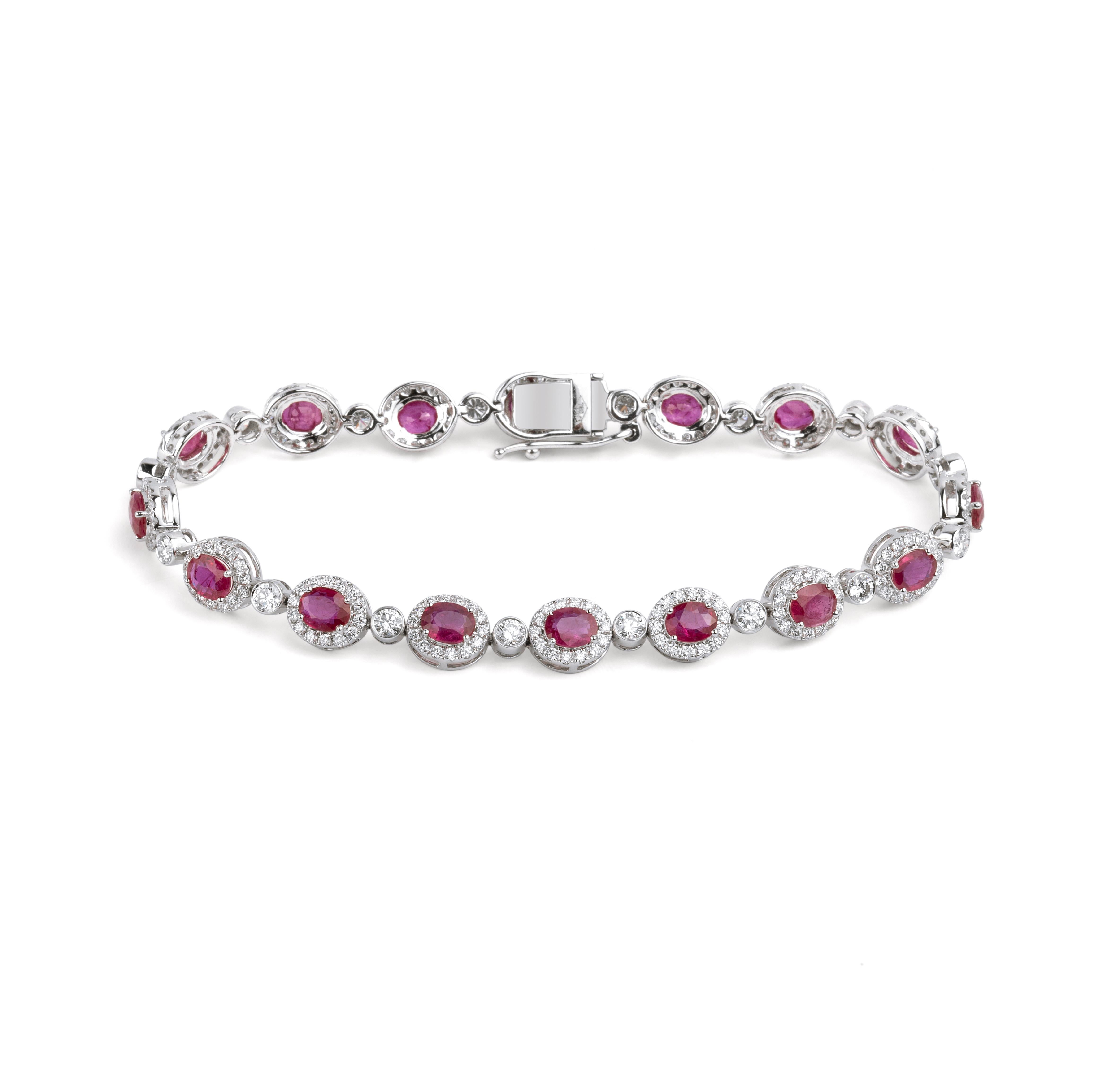 Exceptional 6 Ctw Oval Cut Natural Ruby Bracelet with diamond in 18k White Gold In New Condition For Sale In Jaipur, RJ