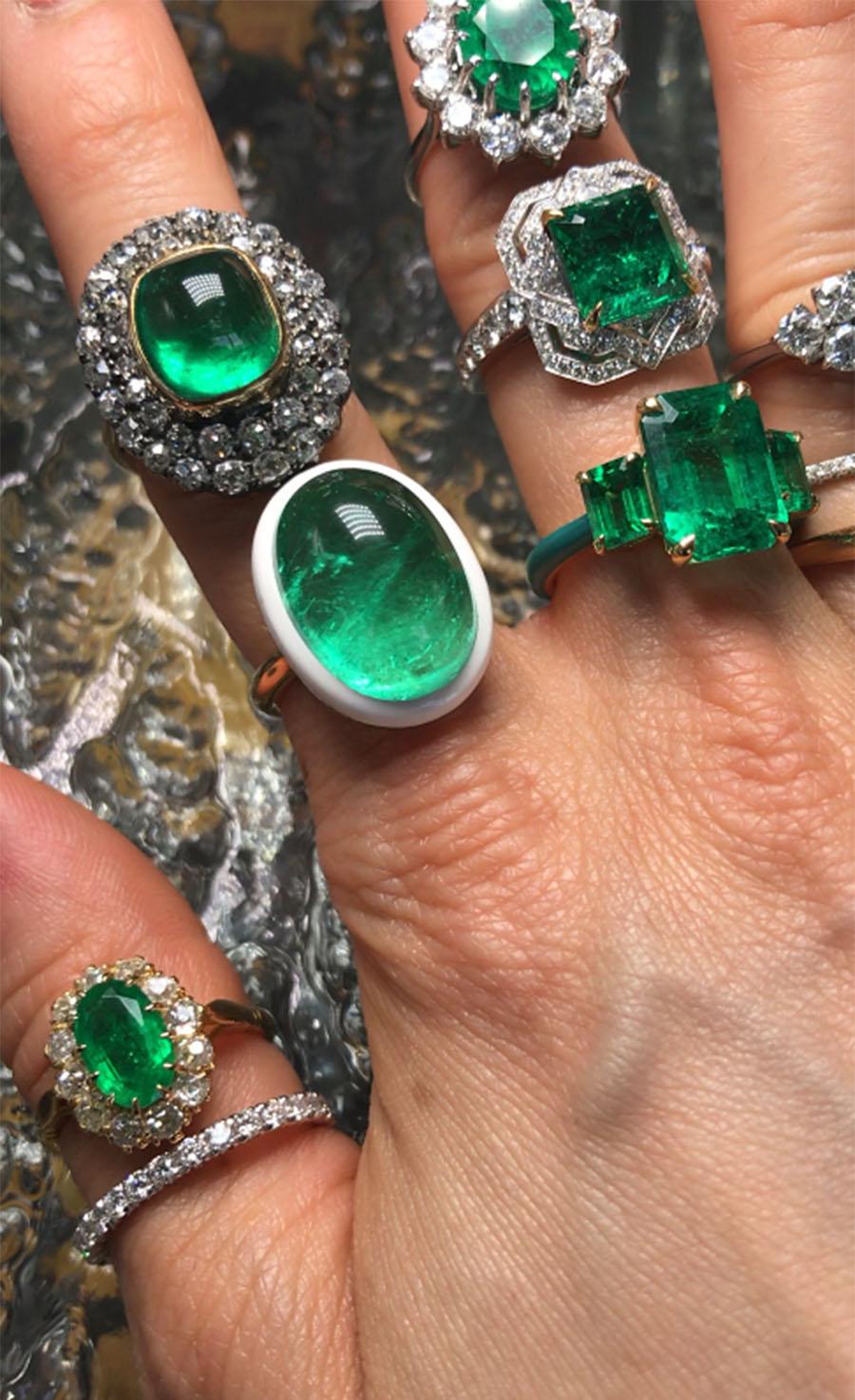 7,12 Karat Cabochon-Smaragd- und Diamantring im Zustand „Relativ gut“ im Angebot in London, GB
