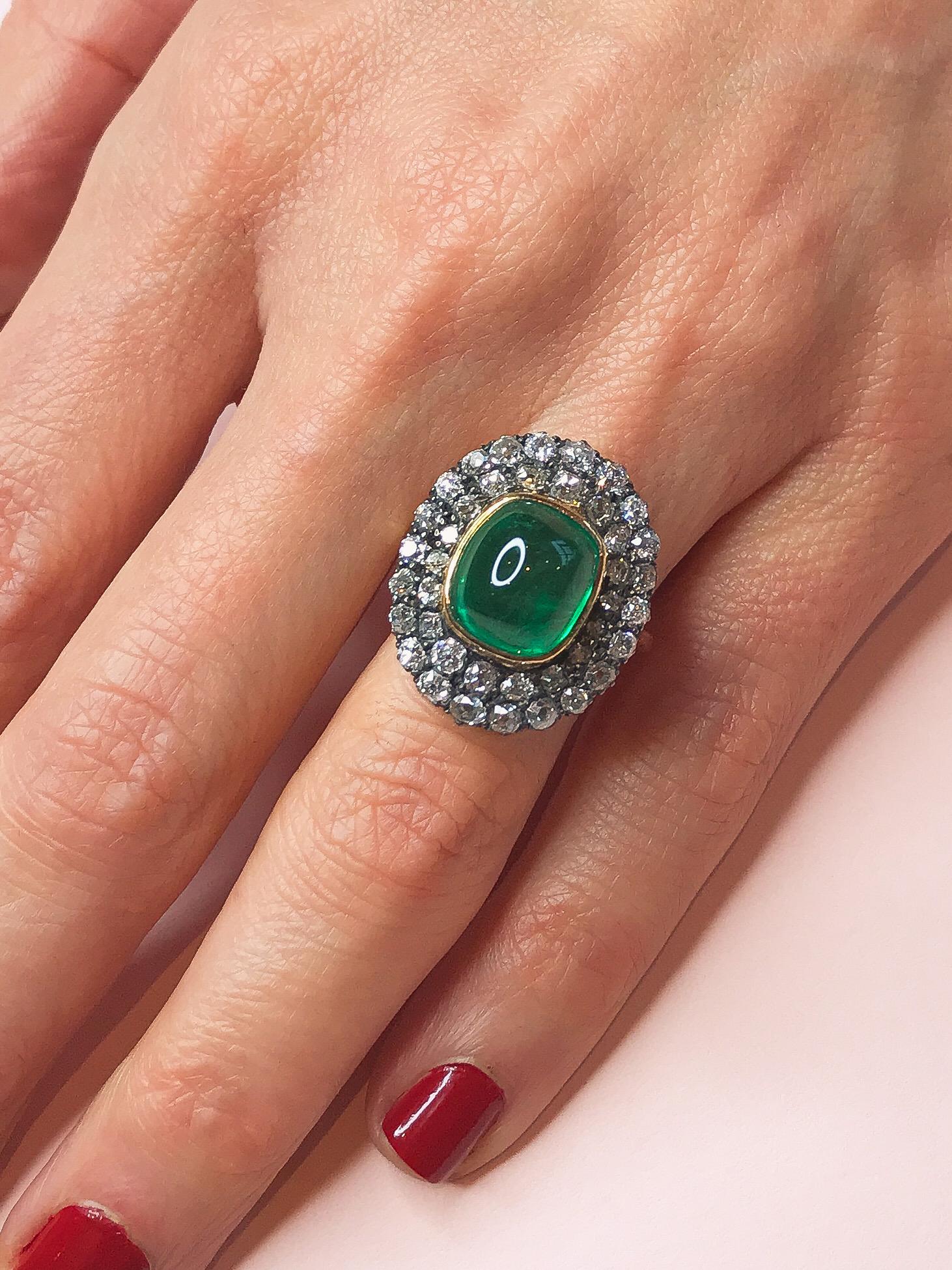 7,12 Karat Cabochon-Smaragd- und Diamantring (Georgian) im Angebot