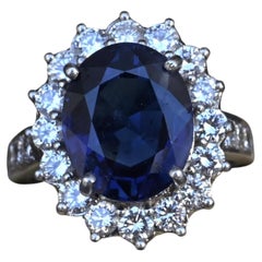 Eccezionale anello con Zaffiro Blu Vivido e Diamanti da 7,12 Carati NO HEAT certificato dalla GIA