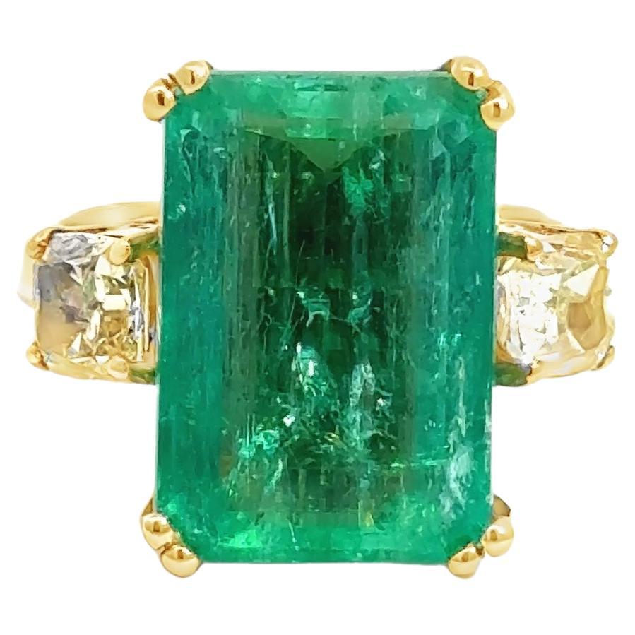 Exceptional 7.90 Carat Columbian Emerald and Fancy Yellow Diamond Ring For Sale