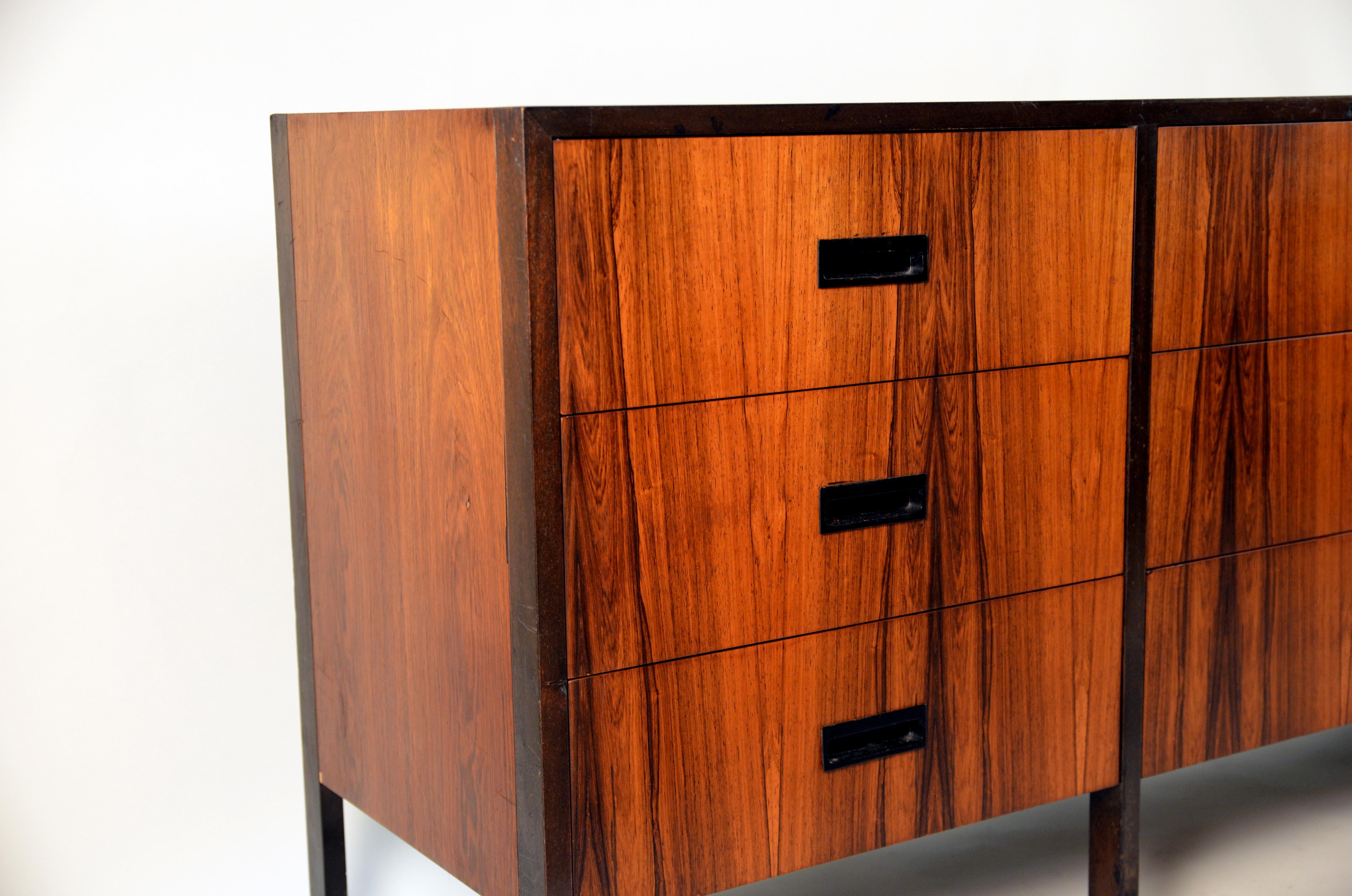 Exceptional 9-Drawer Rosewood Dresser by Harvey Probber In Excellent Condition In Los Angeles, CA