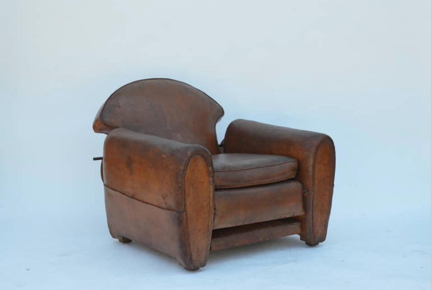 Art déco Exceptionnel fauteuil club réglable Art Déco français en cuir vieilli en vente