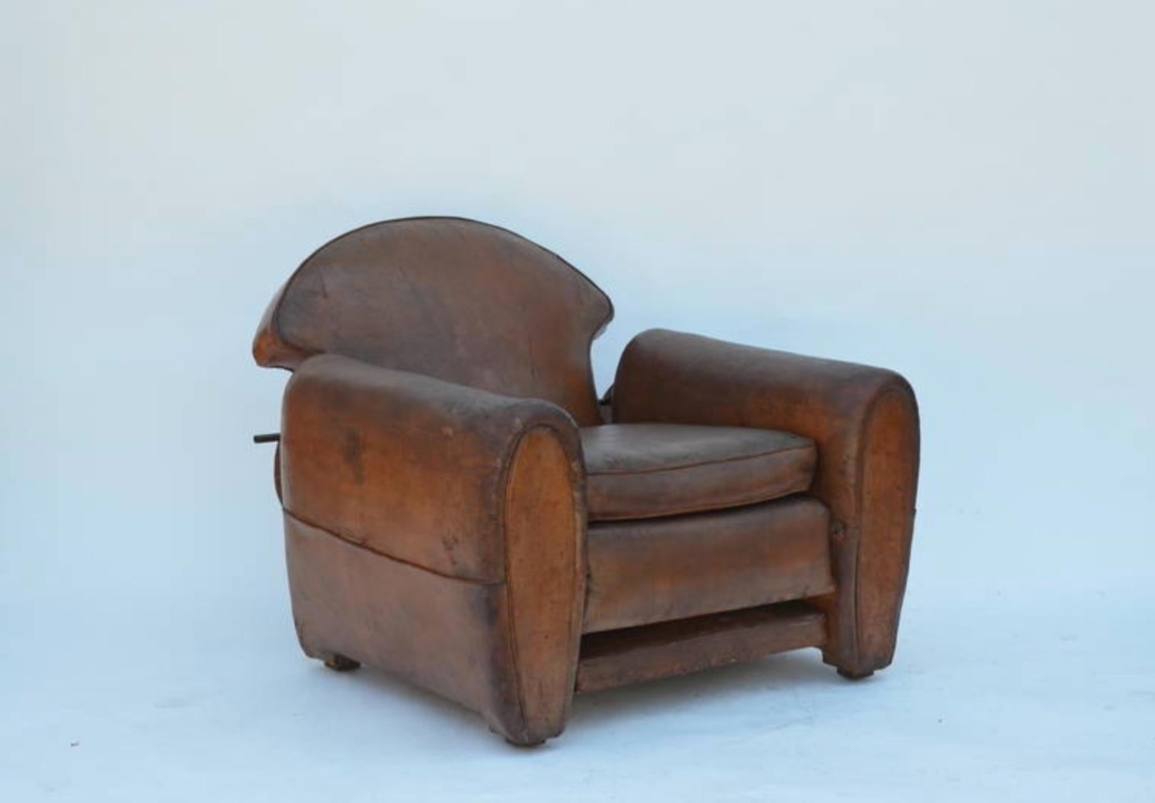Außergewöhnlicher Aged Leather French Art Deco Adjustable Club Chair (Französisch) im Angebot