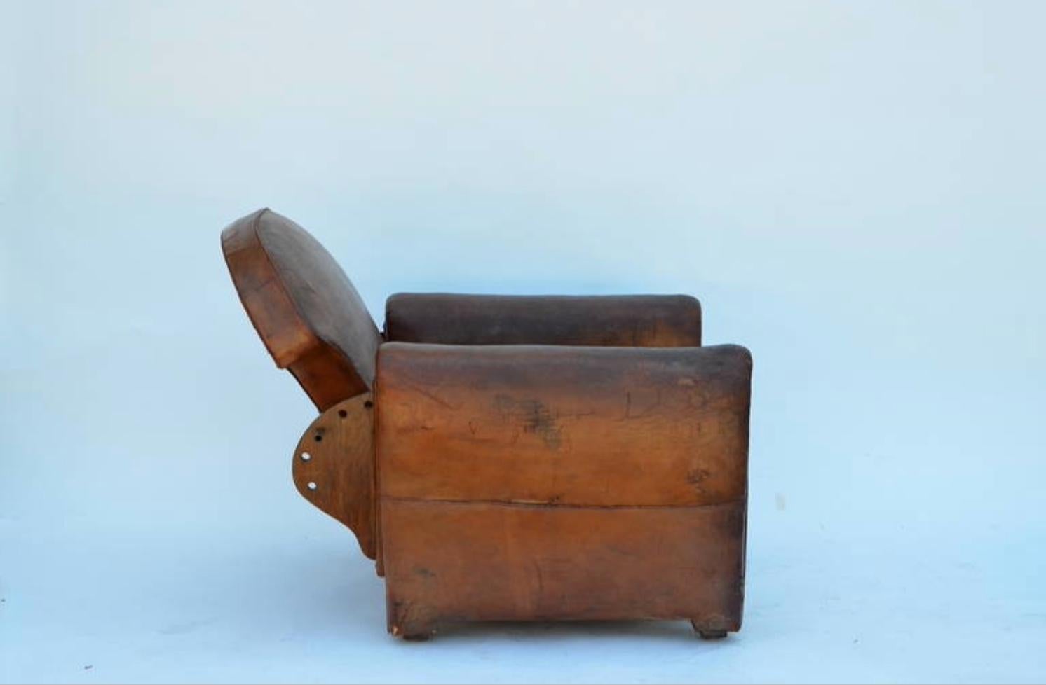 Français Exceptionnel fauteuil club réglable Art Déco français en cuir vieilli en vente
