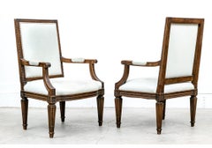 Excepcional Pareja de Sillones Fauteuil de Cuero Estilo Luis XVI
