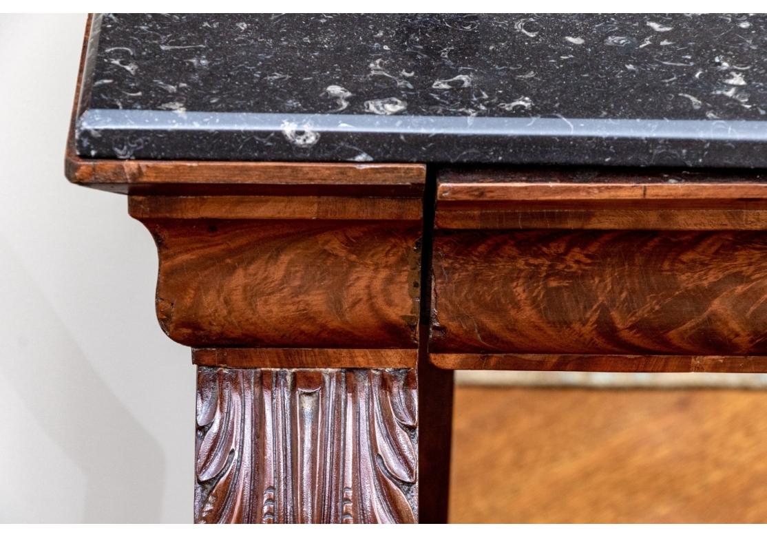 Sculpté Exceptionnelle table classique américaine, Ca. 1800-1820 en vente