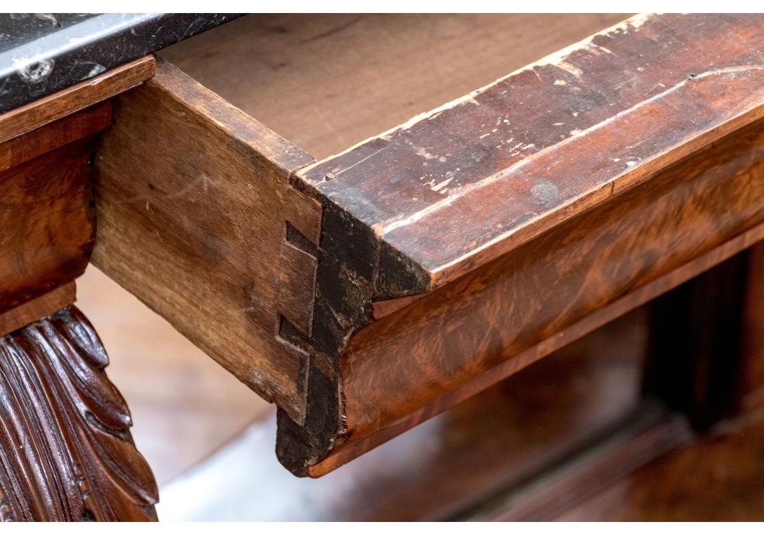 Exceptionnelle table classique américaine, Ca. 1800-1820 État moyen - En vente à Bridgeport, CT