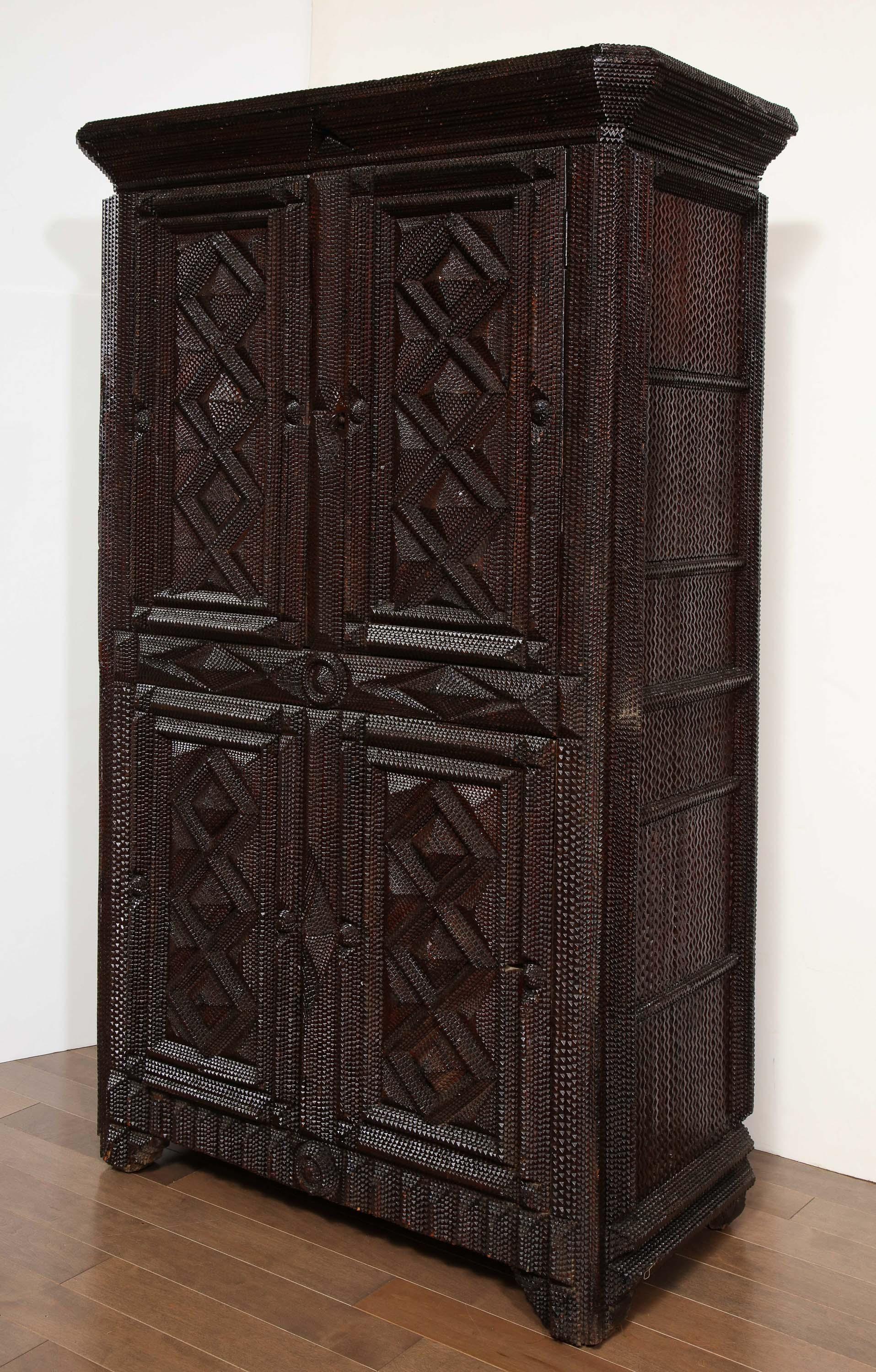 Exceptional American Tramp Art Cupboard, Early 20th Century In Good Condition In New York, NY