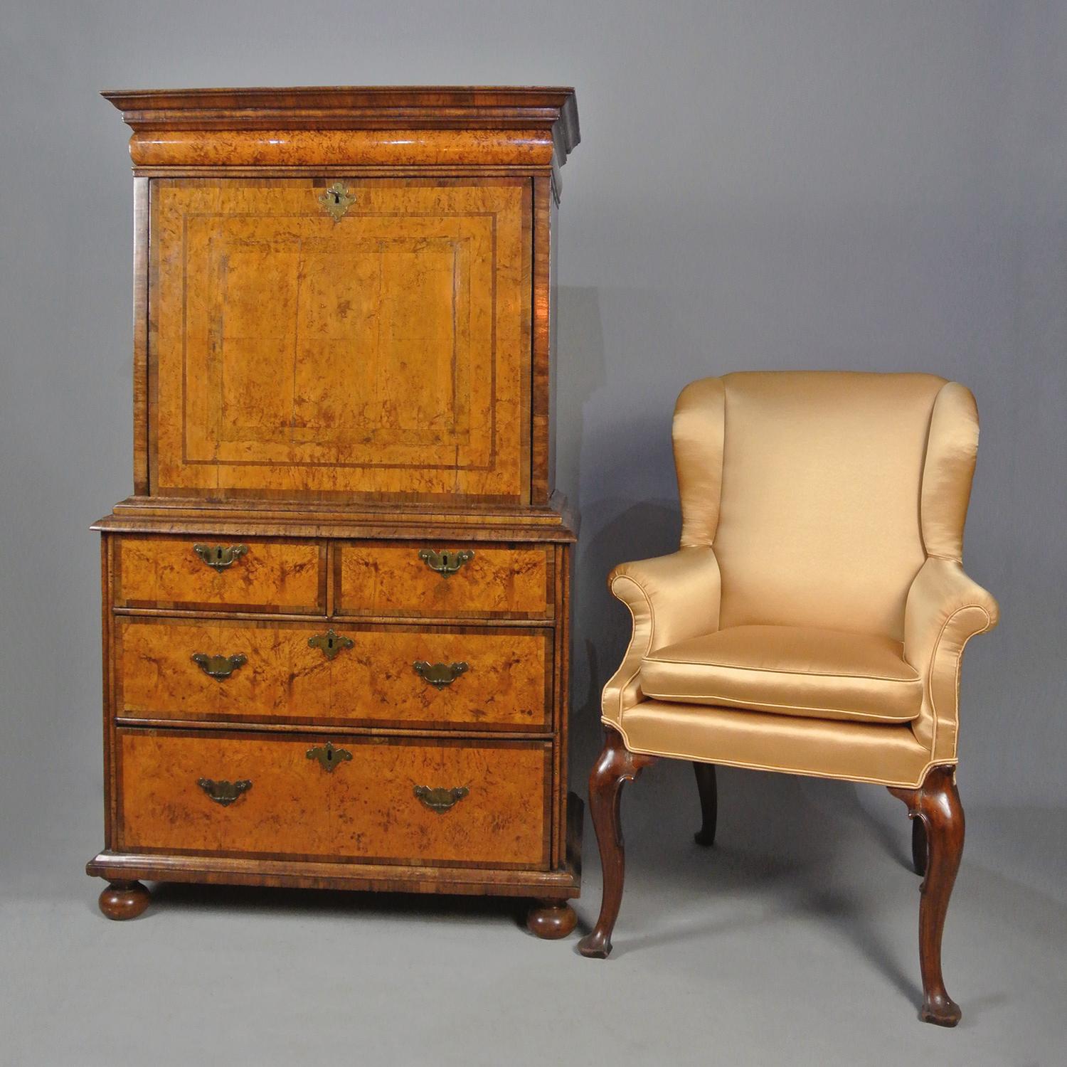 Exceptional and Exquisite Queen Anne Mulberry and Walnut Scriptor c. 1700 In Good Condition For Sale In Heathfield, GB