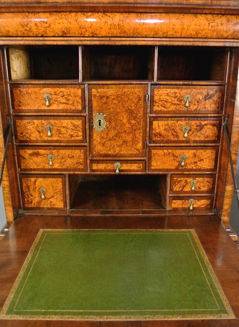 Exceptional and Exquisite Queen Anne Mulberry and Walnut Scriptor c. 1700 For Sale 2