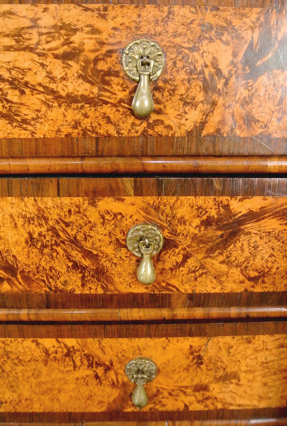Exceptional and Exquisite Queen Anne Mulberry and Walnut Scriptor c. 1700 For Sale 4