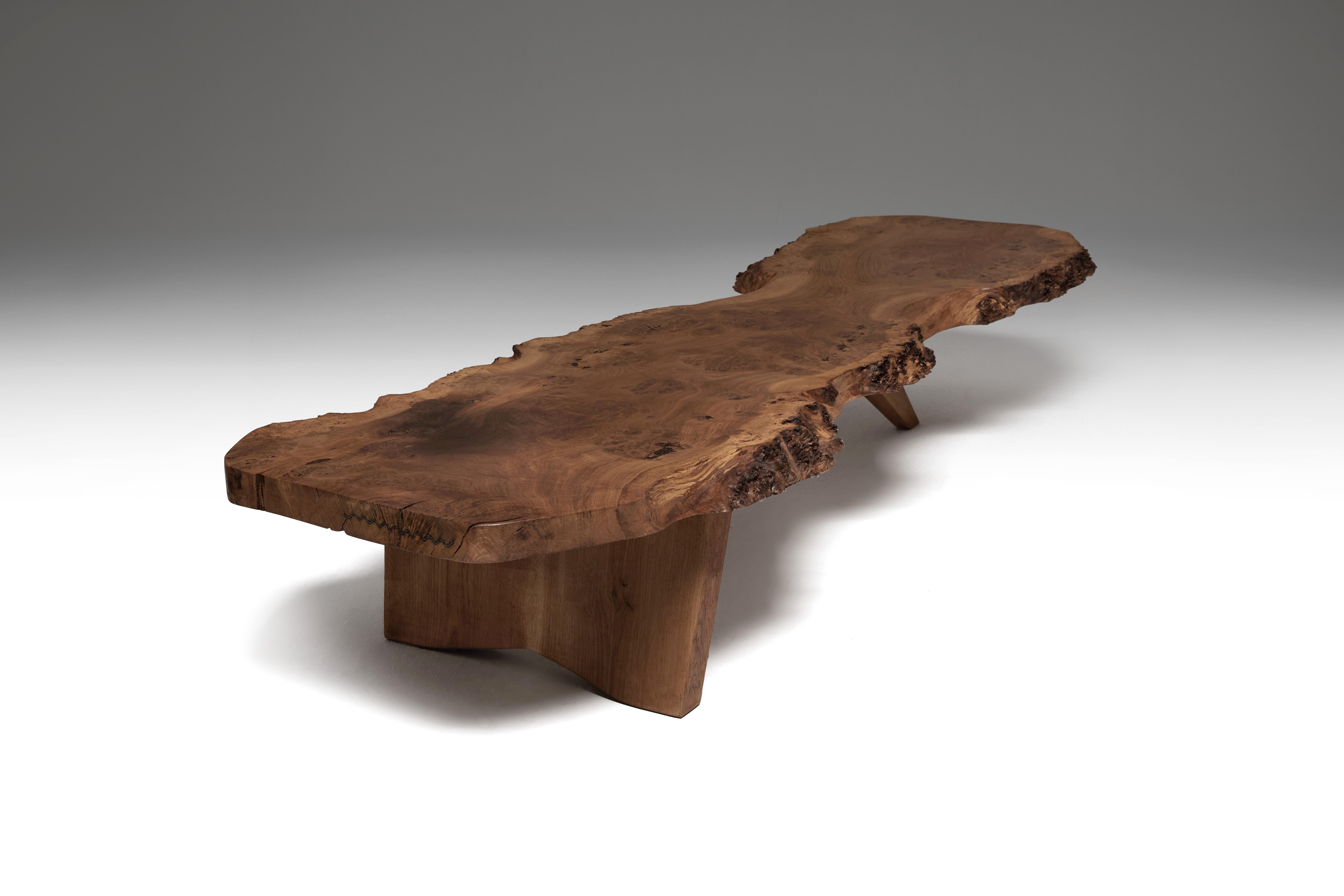 Exceptional And Large Coffee Table,  English Oak Burl, 1970s. In Excellent Condition For Sale In ŁÓDŹ, PL