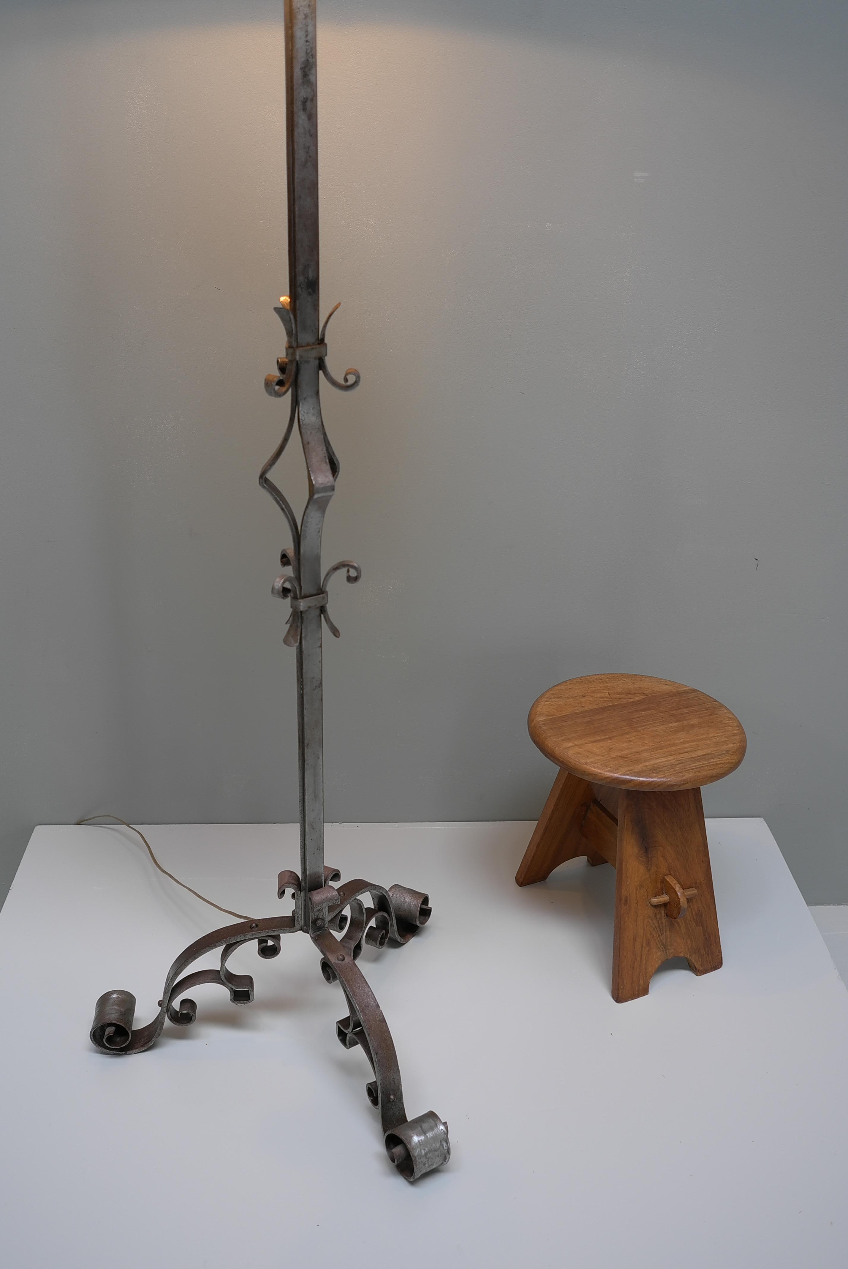 Exceptional and Large French Curled Wrought Iron Floor lamp  For Sale 2