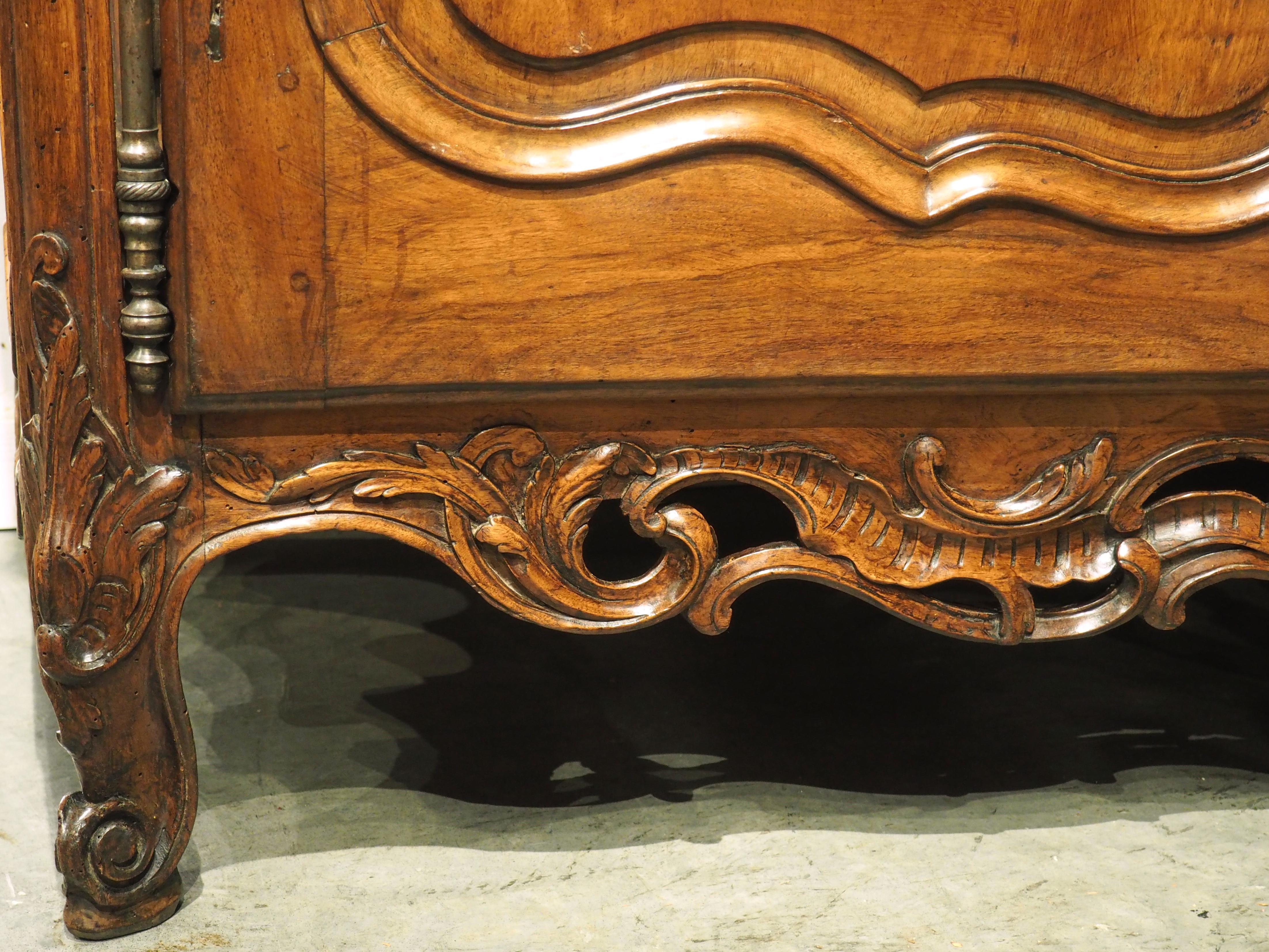 Louis XV Exceptional and Large Walnut Wood Buffet de Chateau, Nimes, France, C. 1750 For Sale