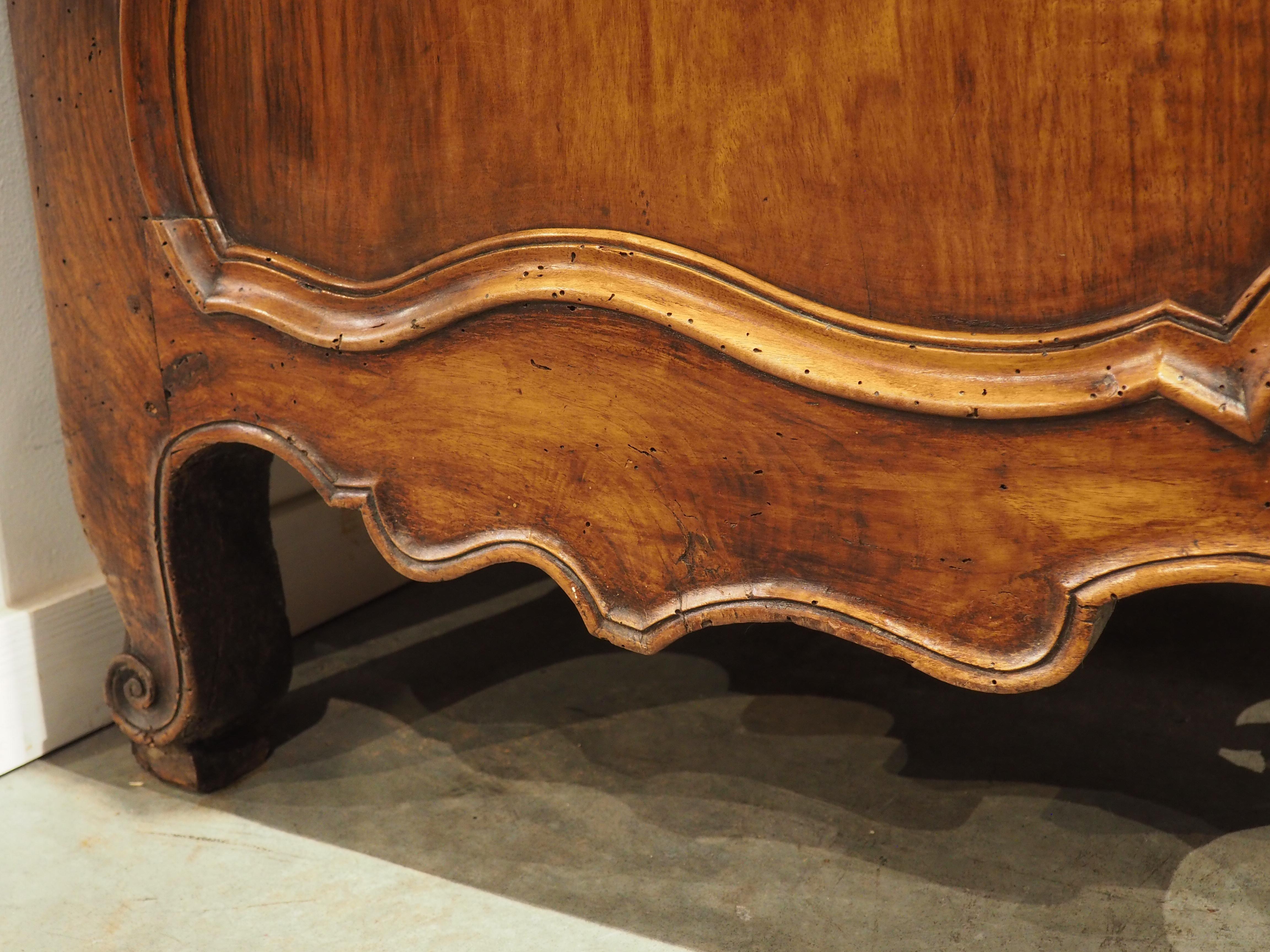 Exceptional and Large Walnut Wood Buffet de Chateau, Nimes, France, C. 1750 For Sale 1