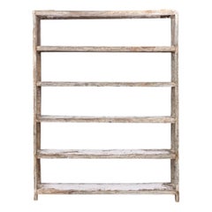 Exceptionnel et massif rayonnage d
atelier peint à l
ancienne