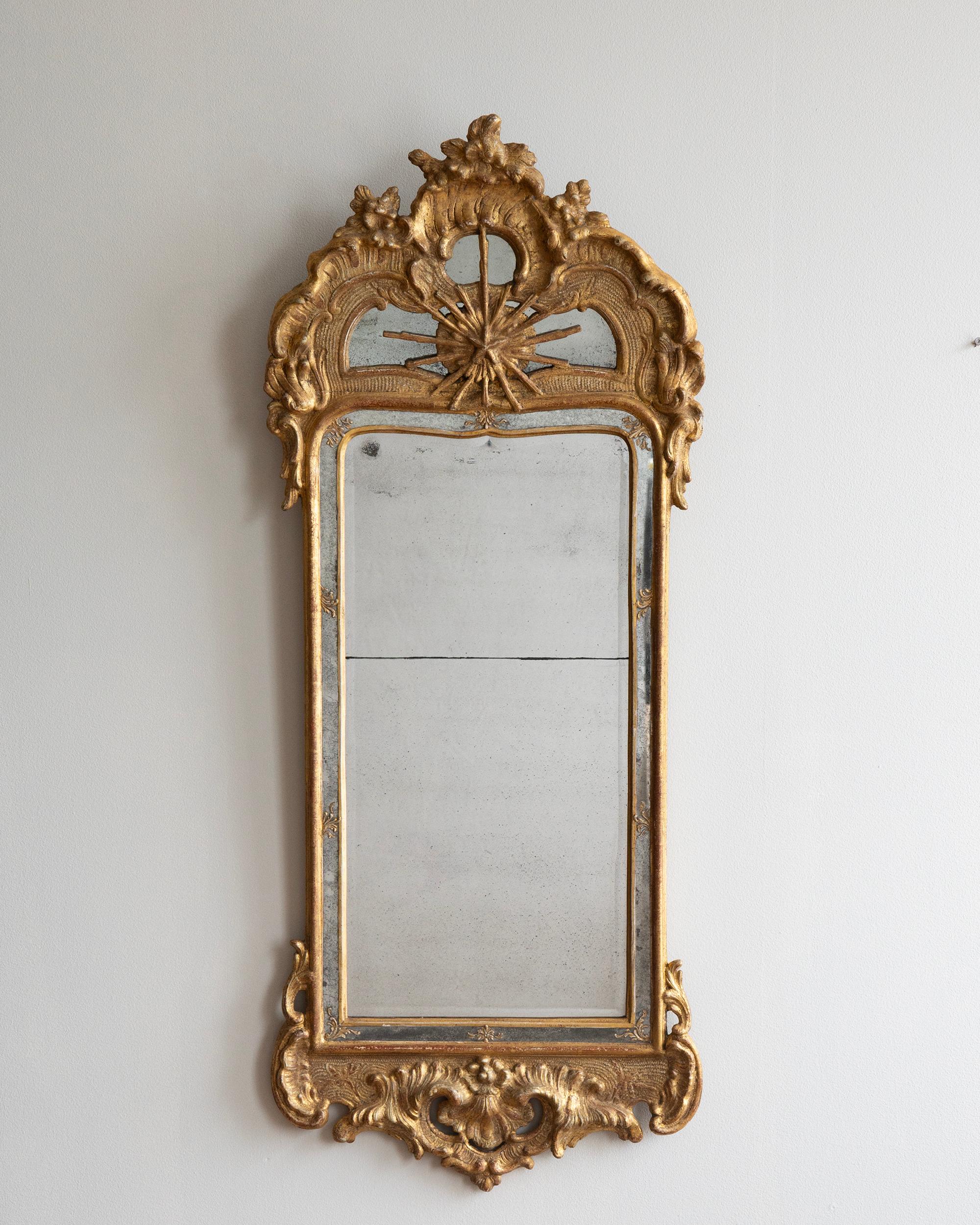 Rococo Exceptionnel et rare miroir rococo suédois du 18ème siècle en vente