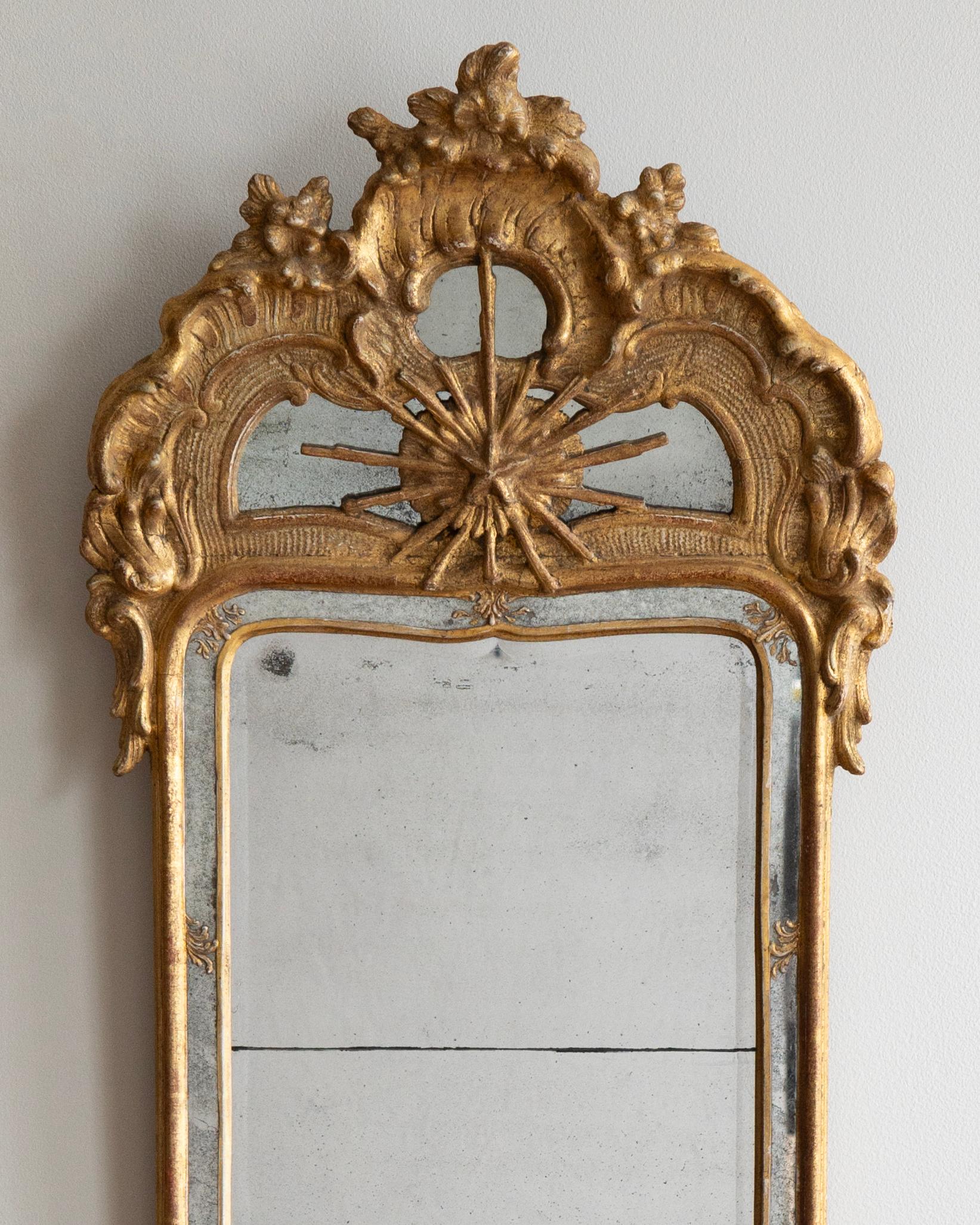 Fait main Exceptionnel et rare miroir rococo suédois du 18ème siècle en vente