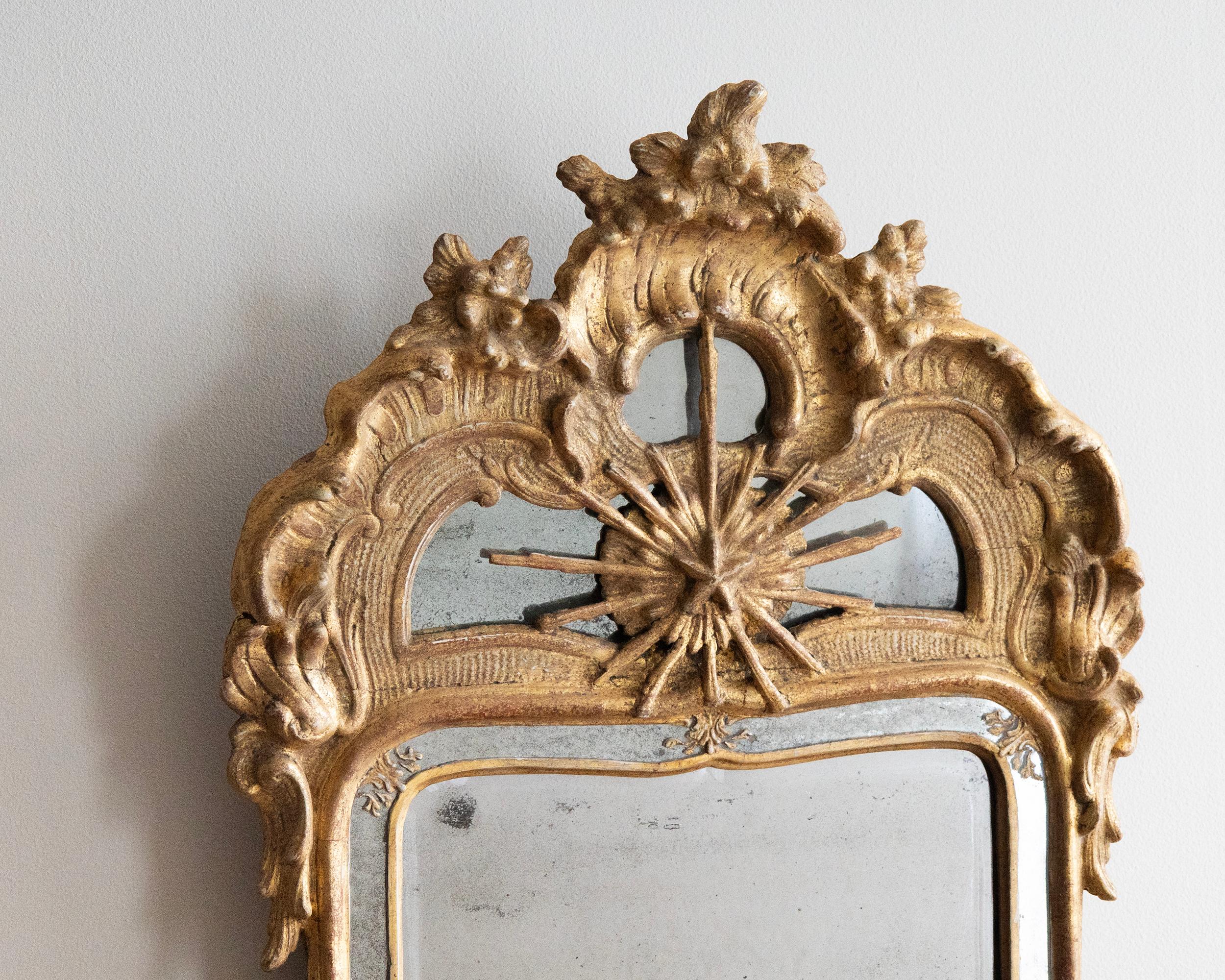 XVIIIe siècle et antérieur Exceptionnel et rare miroir rococo suédois du 18ème siècle en vente