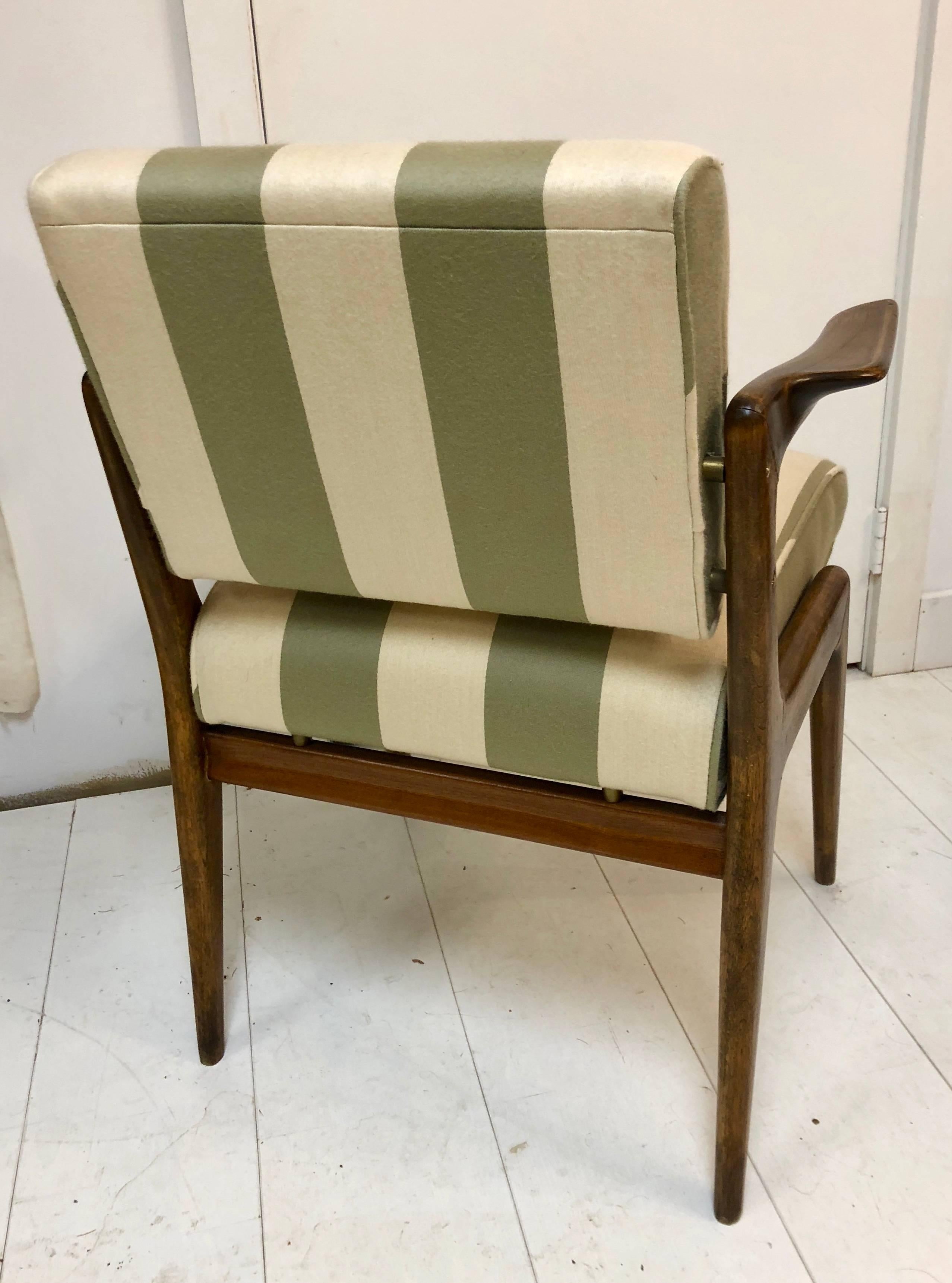 Exceptional and Rare Armchair by Robin Day In Good Condition For Sale In Brooklyn, NY