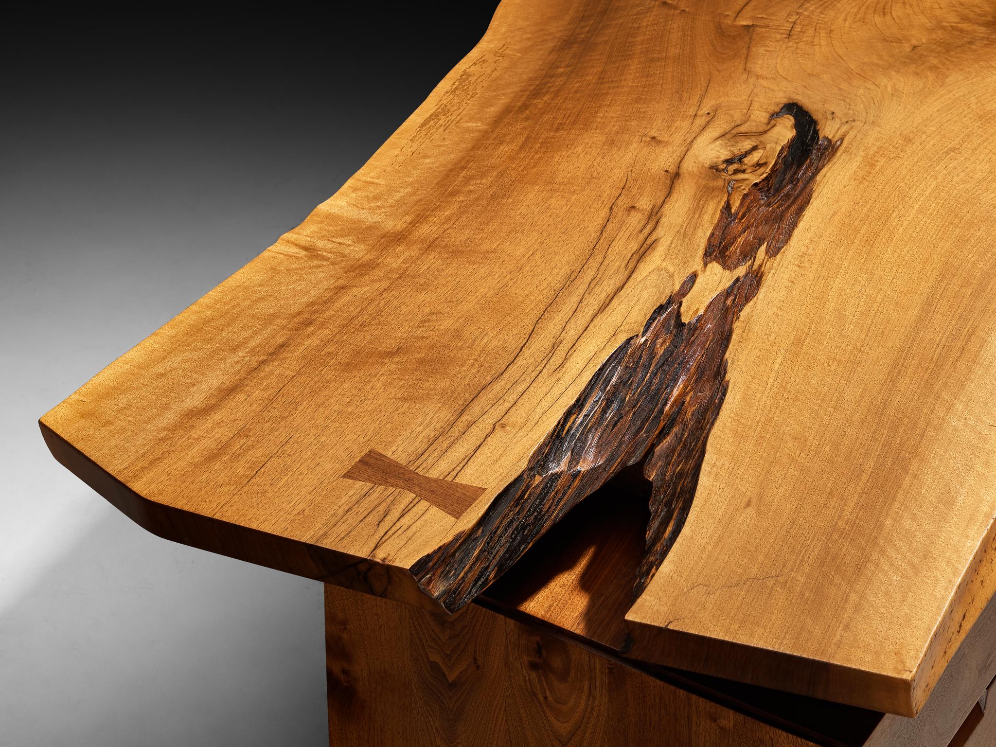 Außergewöhnlicher und seltener George Nakashima Doppel-Sockel-Schreibtisch mit Live-Edge Top im Angebot 3