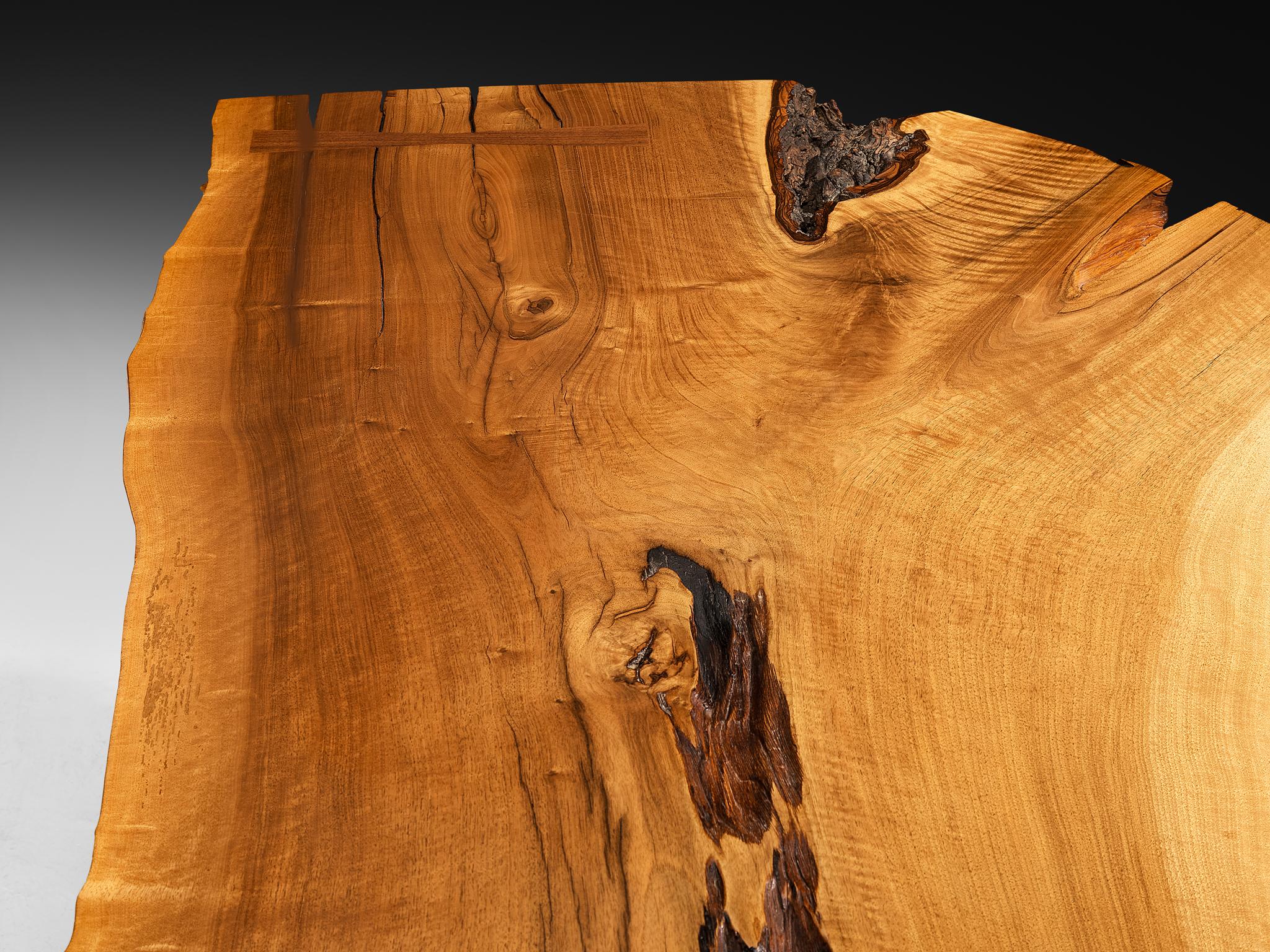 Außergewöhnlicher und seltener George Nakashima Doppel-Sockel-Schreibtisch mit Live-Edge Top (Ende des 20. Jahrhunderts) im Angebot