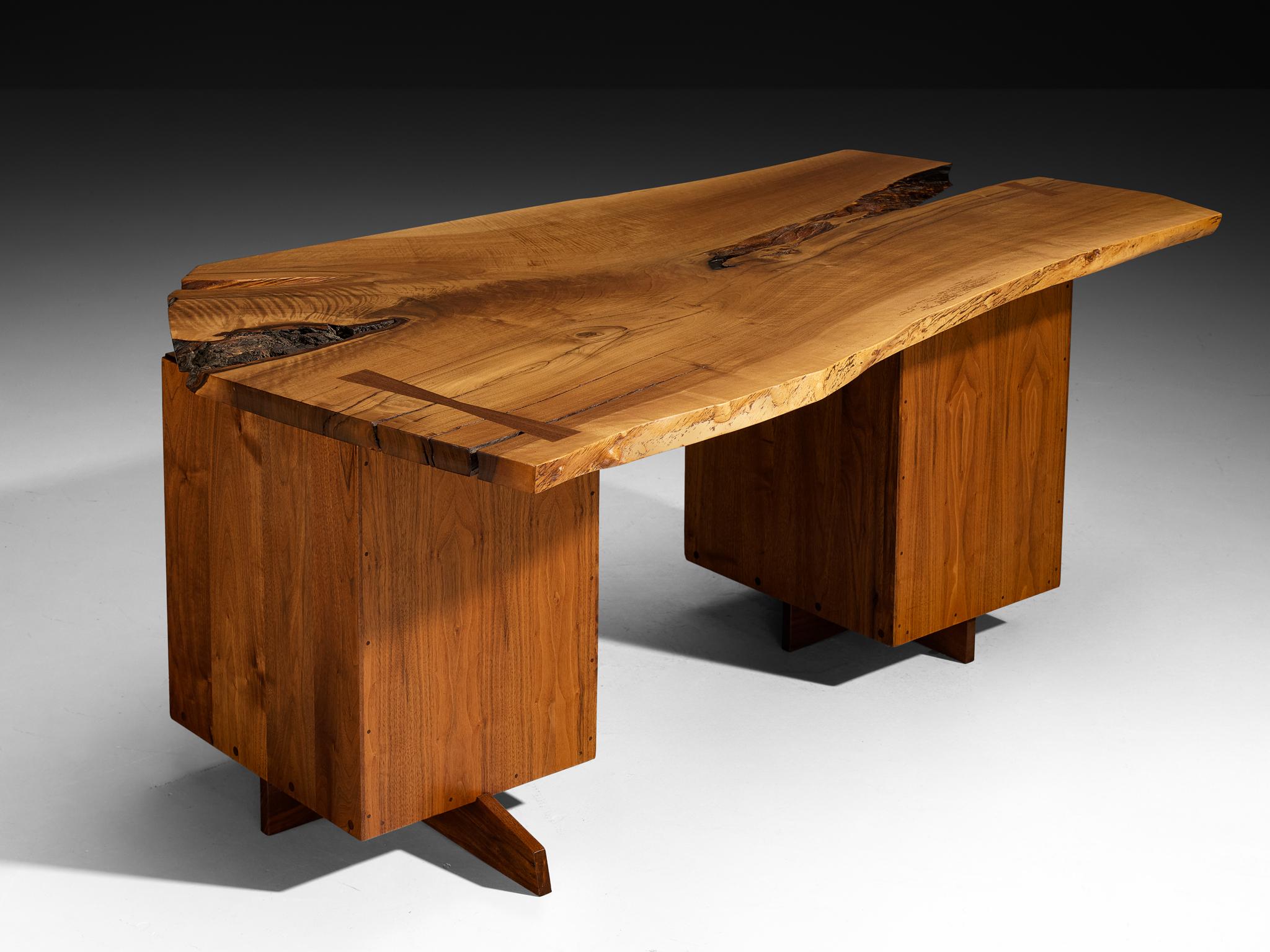 Außergewöhnlicher und seltener George Nakashima Doppel-Sockel-Schreibtisch mit Live-Edge Top im Angebot 2
