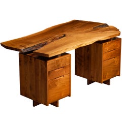 Außergewöhnlicher und seltener George Nakashima Doppel-Sockel-Schreibtisch mit Live-Edge Top