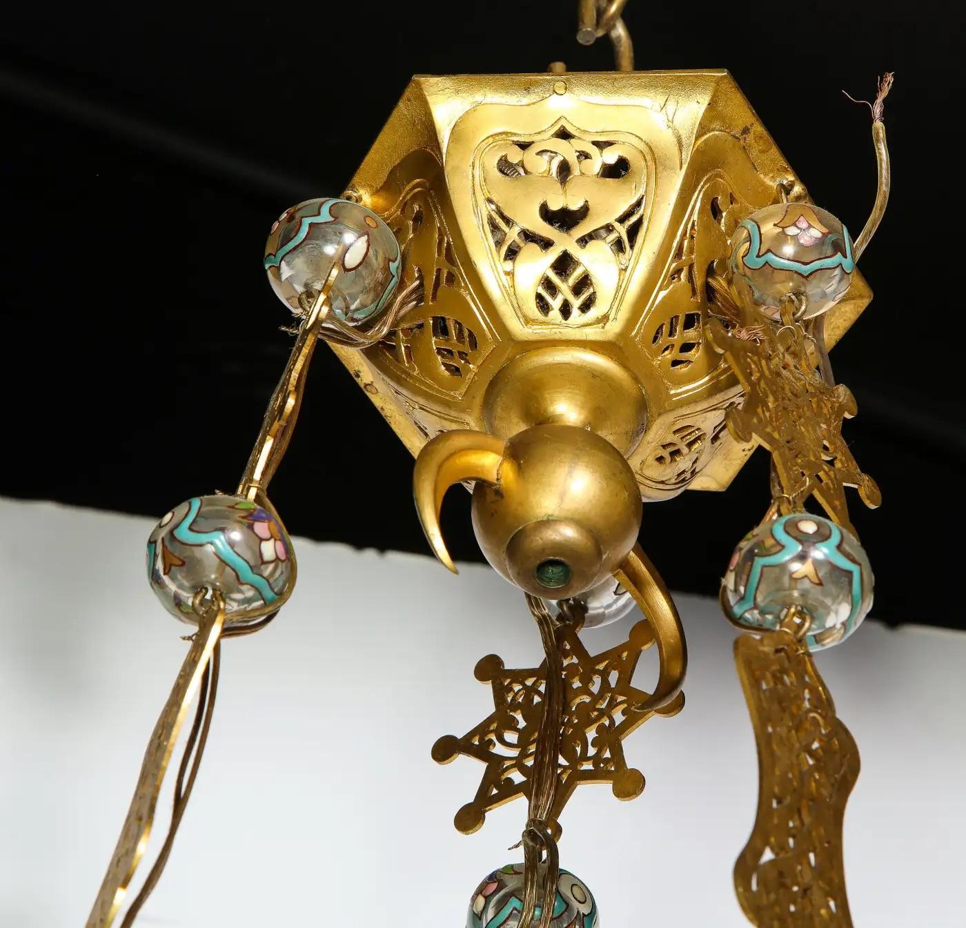Exceptionnel et rare lustre islamique en bronze et verre émaillé de l'Alhambra en vente 3