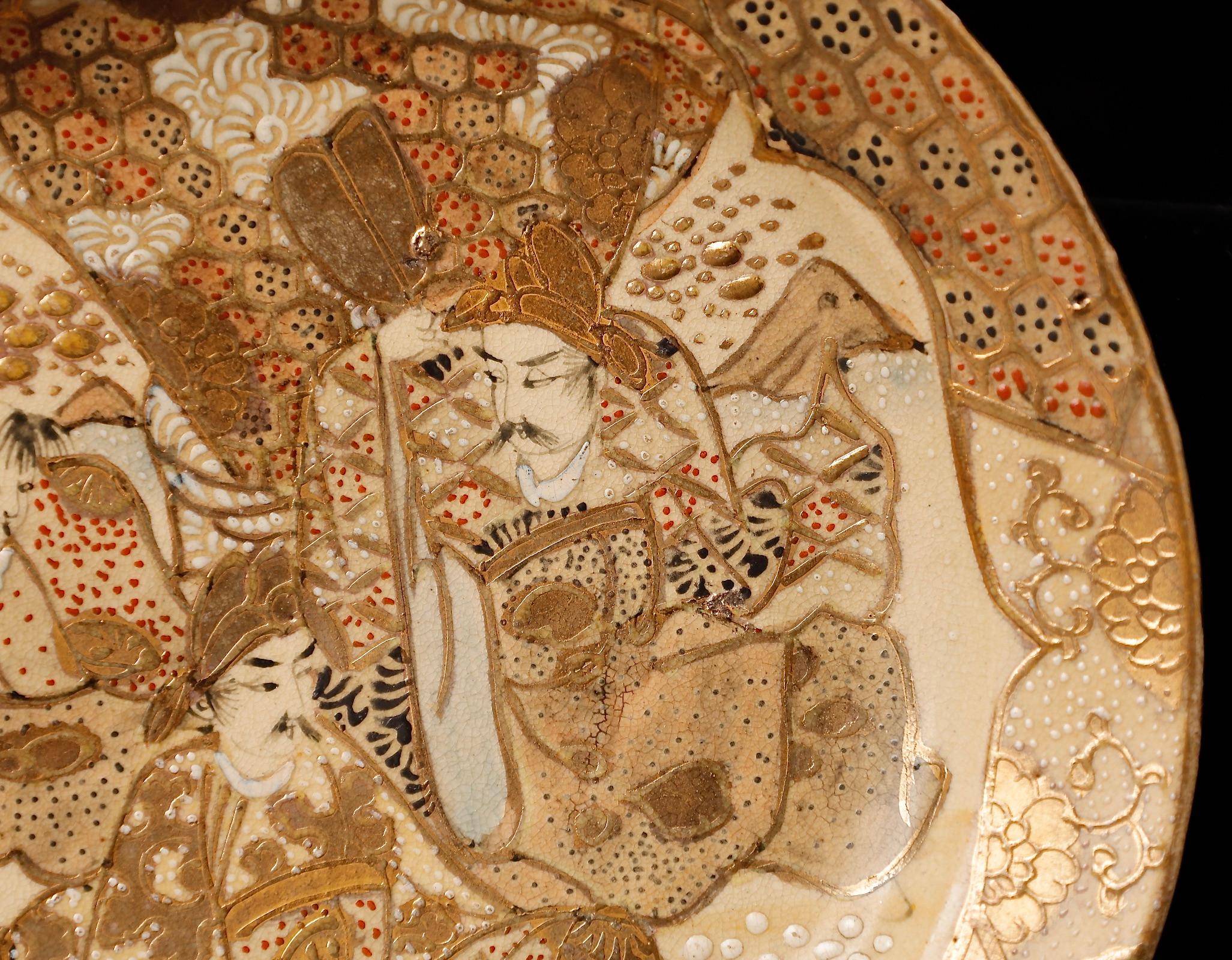 Exceptional and rare set of Satsuma porcelain plates Nobles motive, Meiji period In Good Condition For Sale In Fukuoka, JP