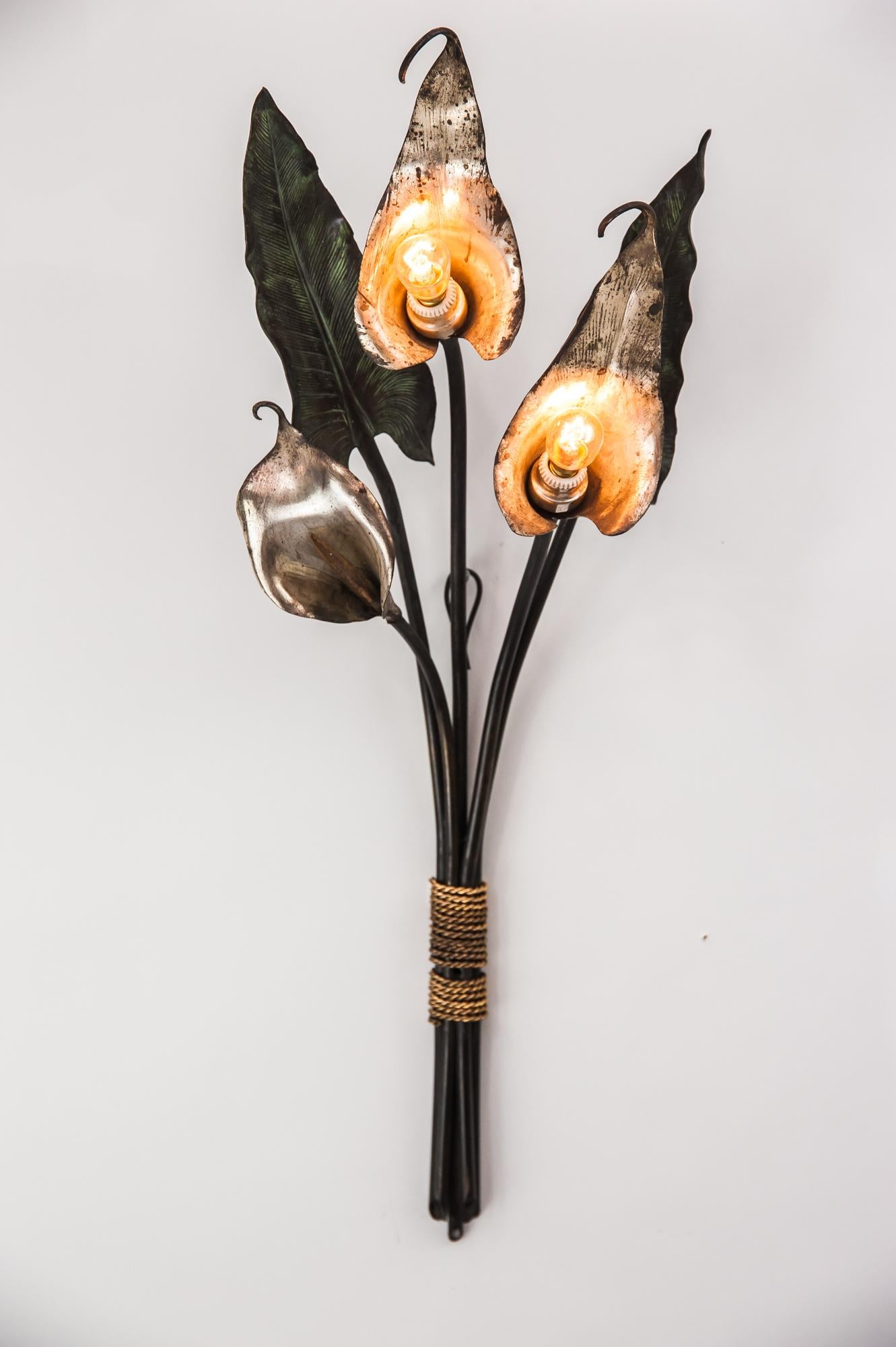 Exceptional and Rare White Calla Lilies Wall Lamp, circa 1900s 4