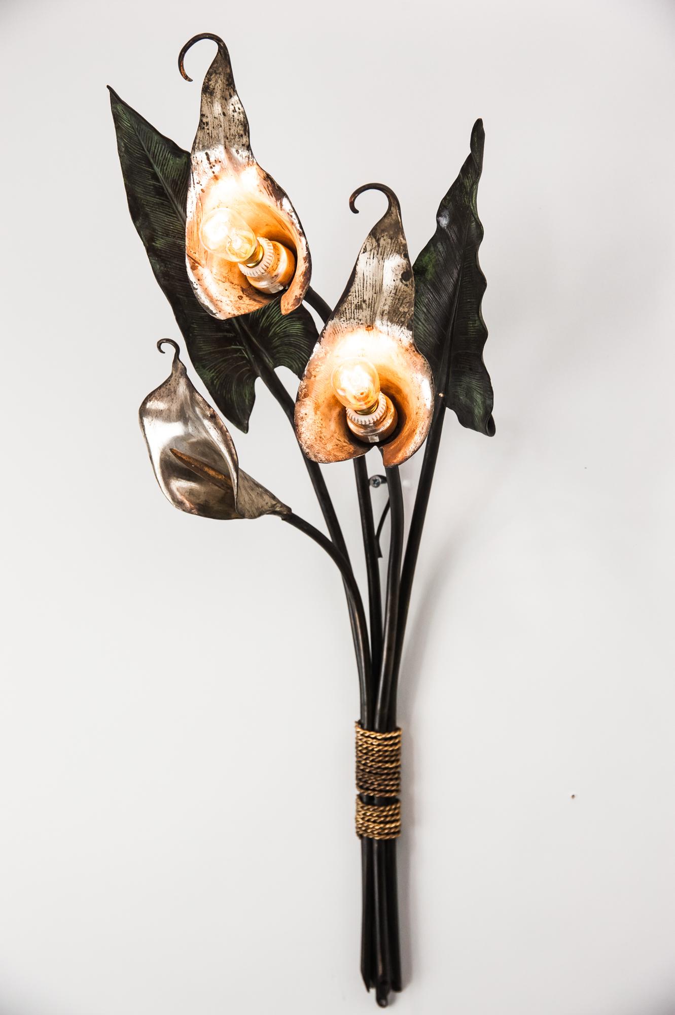 Exceptional and Rare White Calla Lilies Wall Lamp, circa 1900s 7