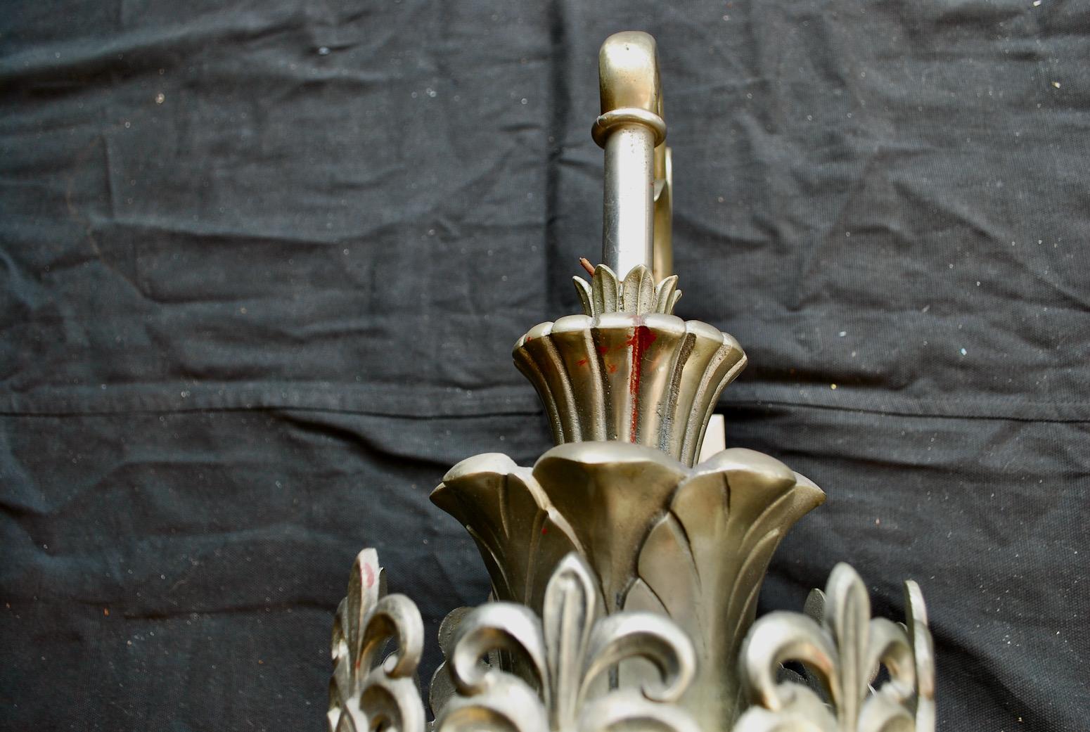 Excepcional y Rarísimo Conjunto de Cuatro Grandes Candelabros Franceses Art Decó de Bronce en venta 1