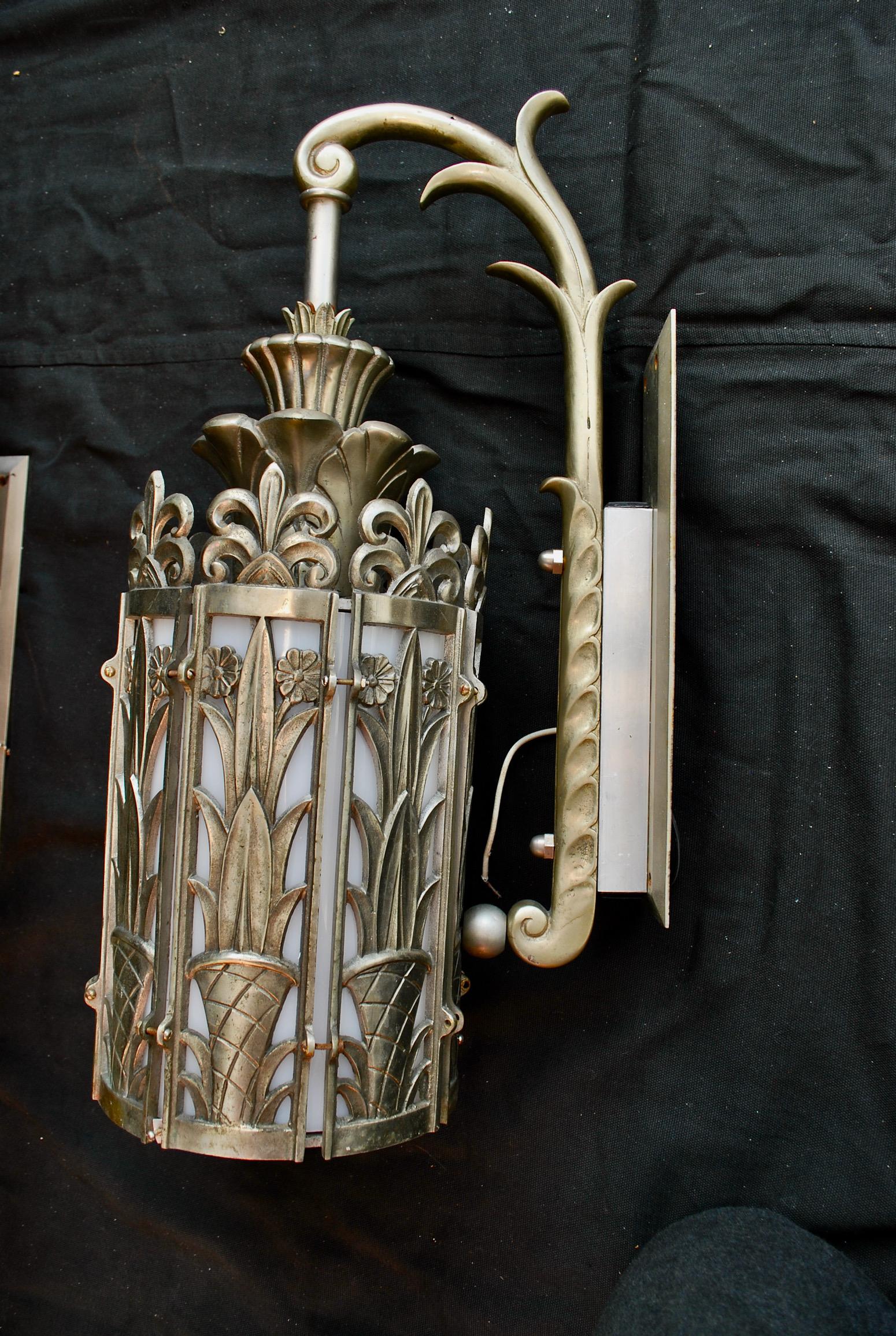 Exceptional and Very Rare Set of Four Large French Art Deco Bronze Sconces For Sale 3