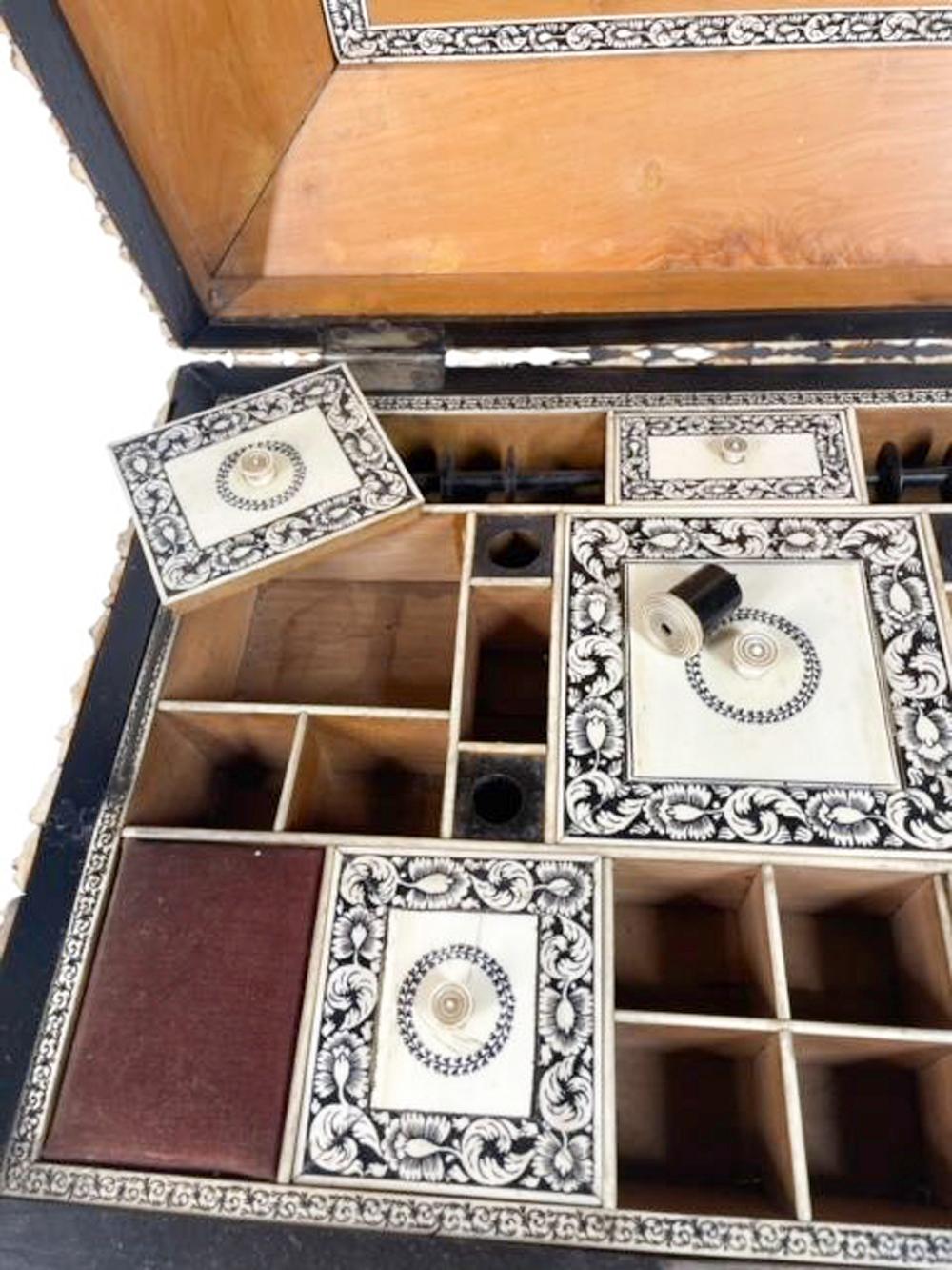 Außergewöhnliche anglo-indische Hirsch Horn furniert Nähen / Arbeit Box aus Vizagapatam (Geweih) im Angebot