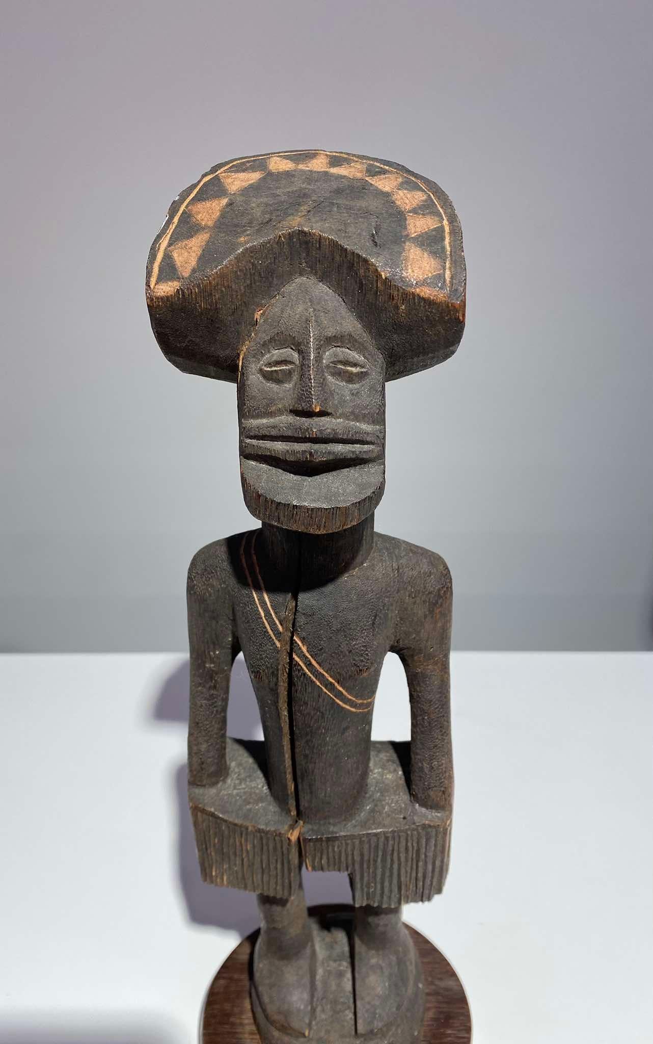 Congolese Exceptional Anthropomorphic Statue Tshokwe Chokwe Tribe Congo 19th Angola For Sale