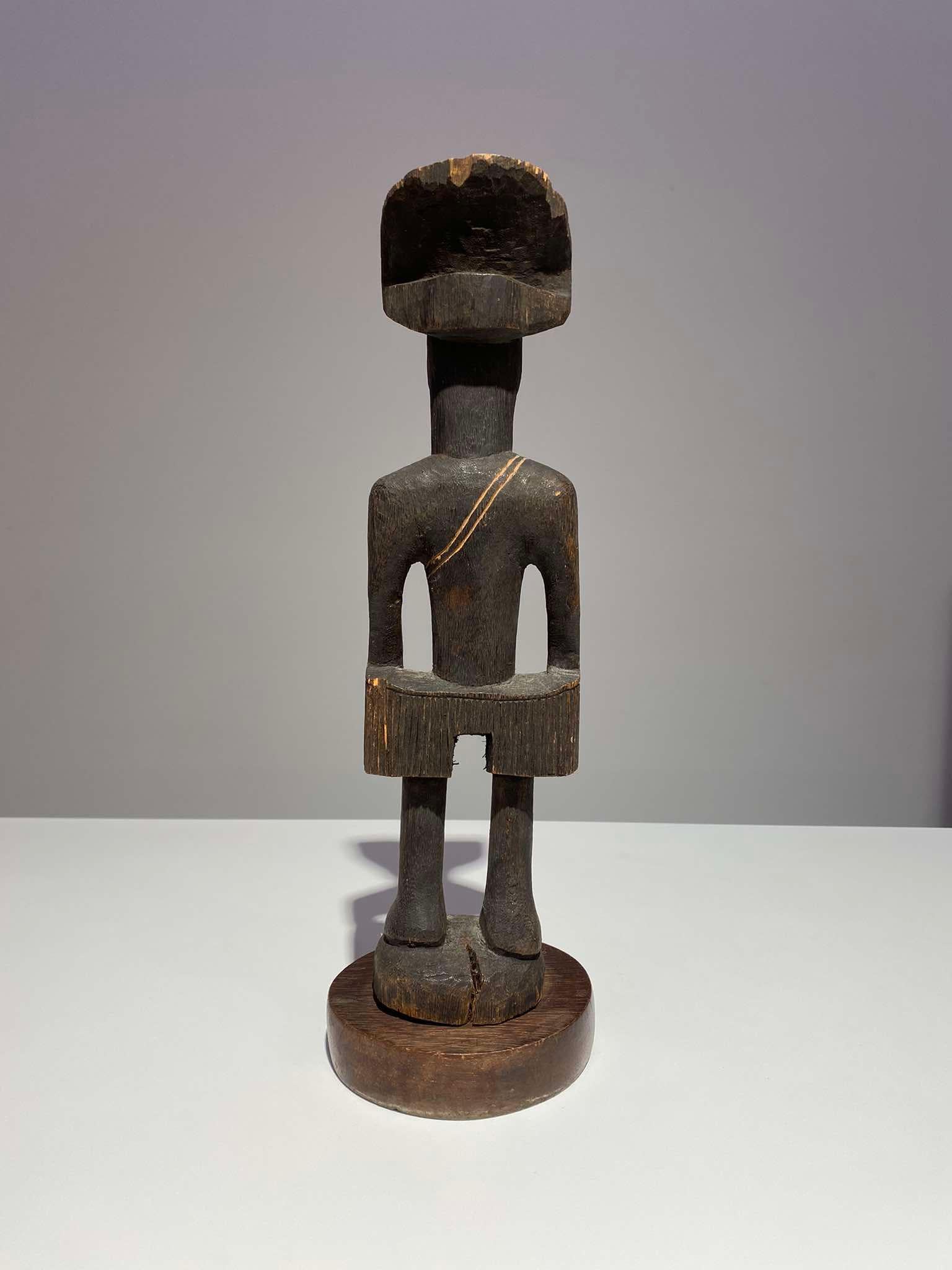 Wood Exceptional Anthropomorphic Statue Tshokwe Chokwe Tribe Congo 19th Angola For Sale