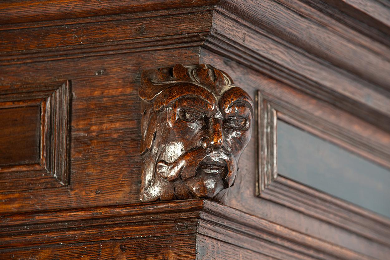 Exceptionnel Cabinet à Portail en chêne ancien 18ème siècle Renaissance hollandaise de l'âge d'or en vente 3