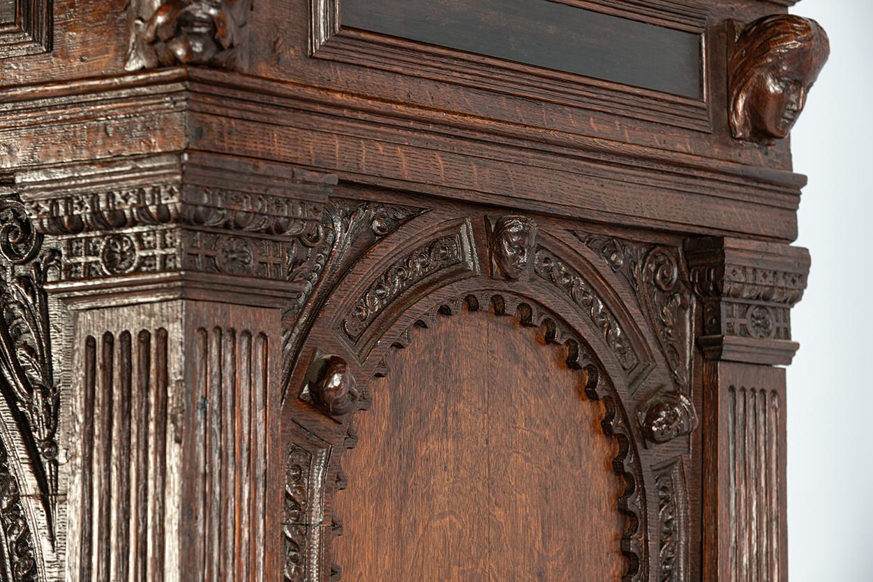 Exceptionnel Cabinet à Portail en chêne ancien 18ème siècle Renaissance hollandaise de l'âge d'or en vente 9