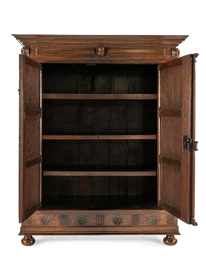 XVIIIe siècle Exceptionnel Cabinet à Portail en chêne ancien 18ème siècle Renaissance hollandaise de l'âge d'or en vente