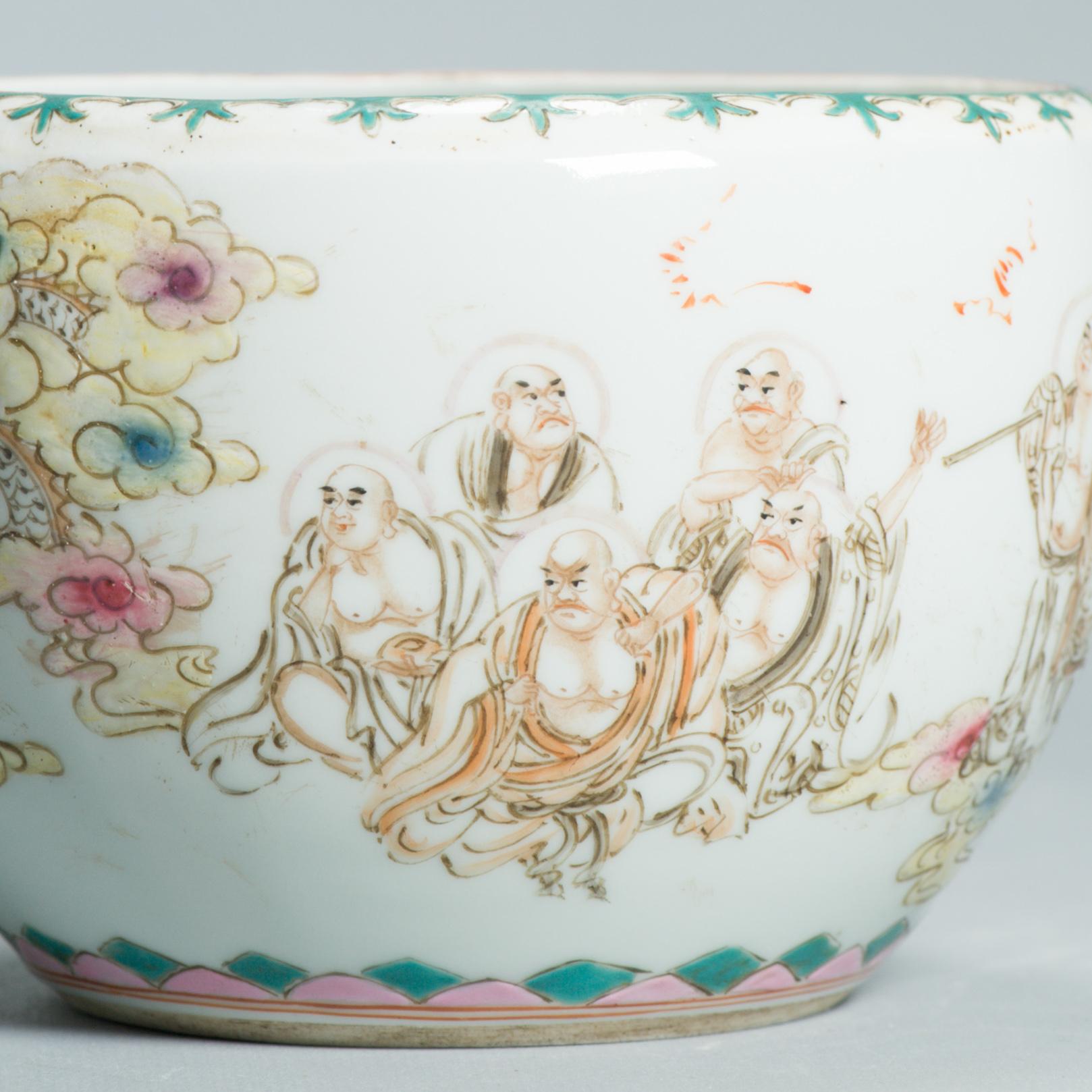 Exceptional Antique 19/20th c Cachepot Chinese Porcelain with Kutani figures In Good Condition For Sale In Amsterdam, Noord Holland