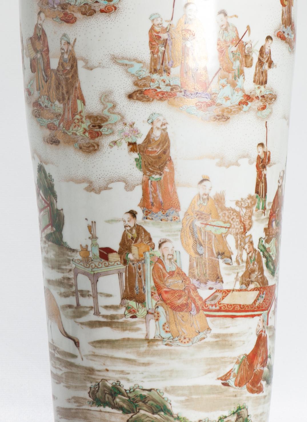 Eccezionale vaso antico in porcellana giapponese o cinese del 19° secolo con figure In condizioni buone in vendita a Amsterdam, Noord Holland