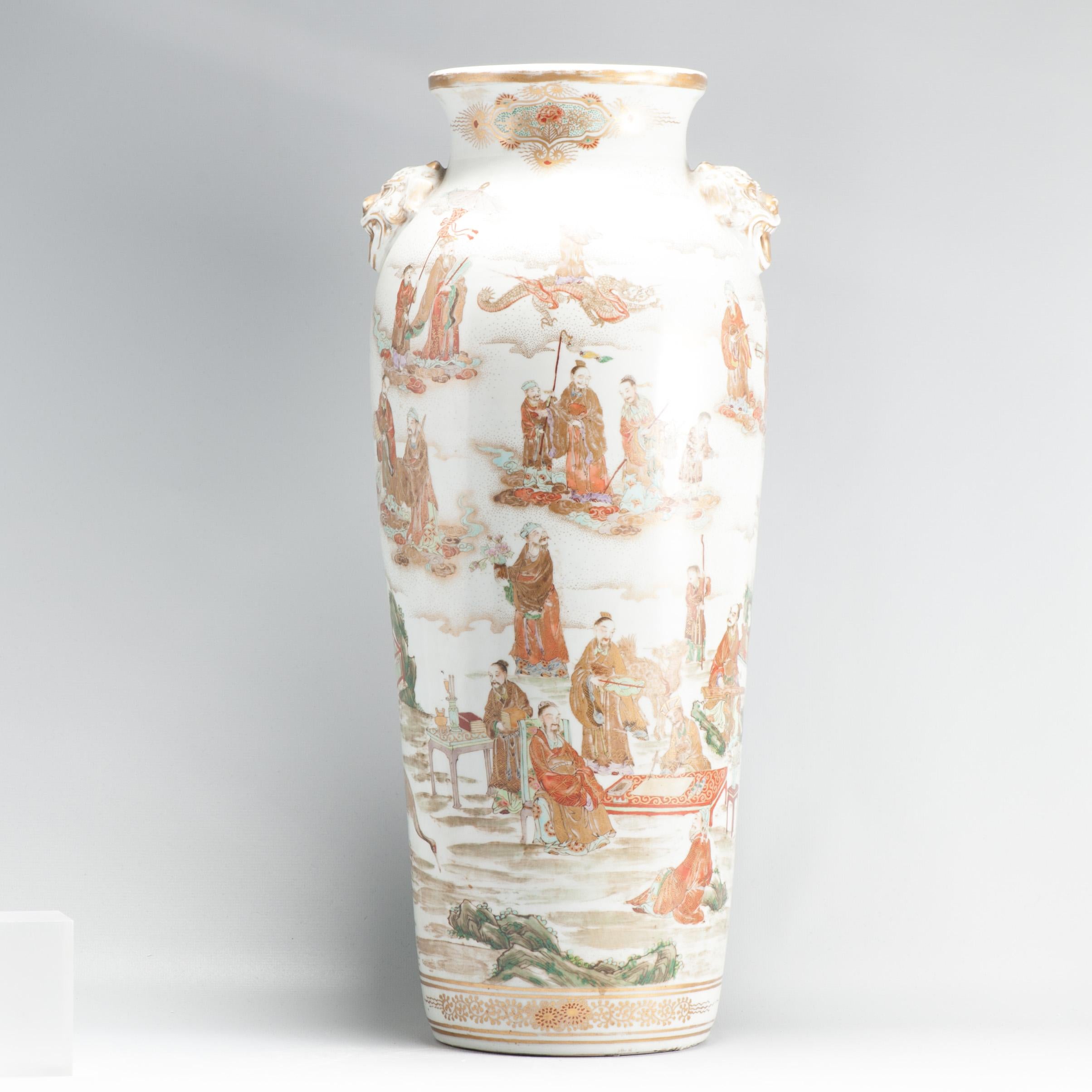 Eccezionale vaso antico in porcellana giapponese o cinese del 19° secolo con figure in vendita 1