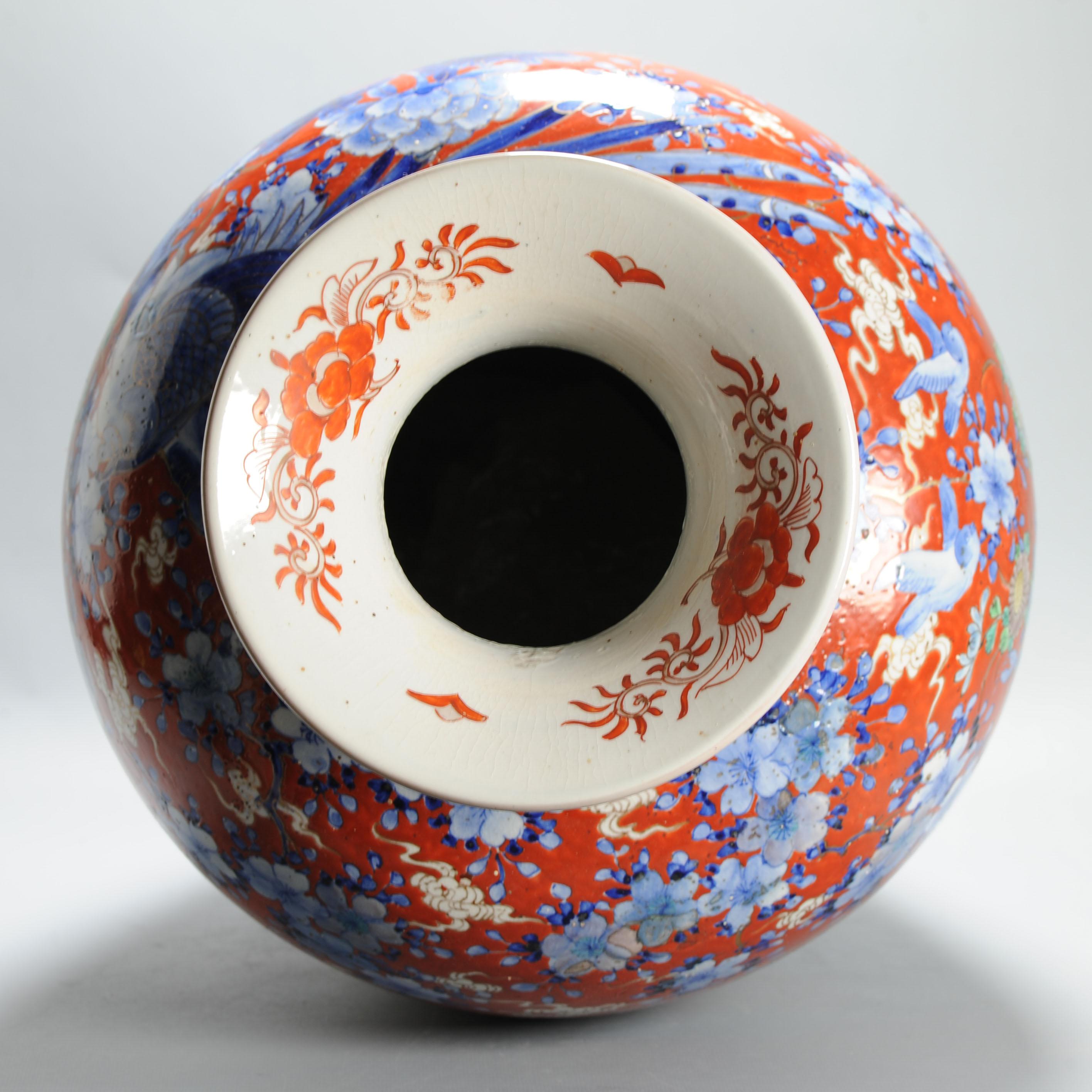 Eccezionale vaso antico in porcellana giapponese del XIX secolo con uccelli e fiori. Rosso in vendita 5