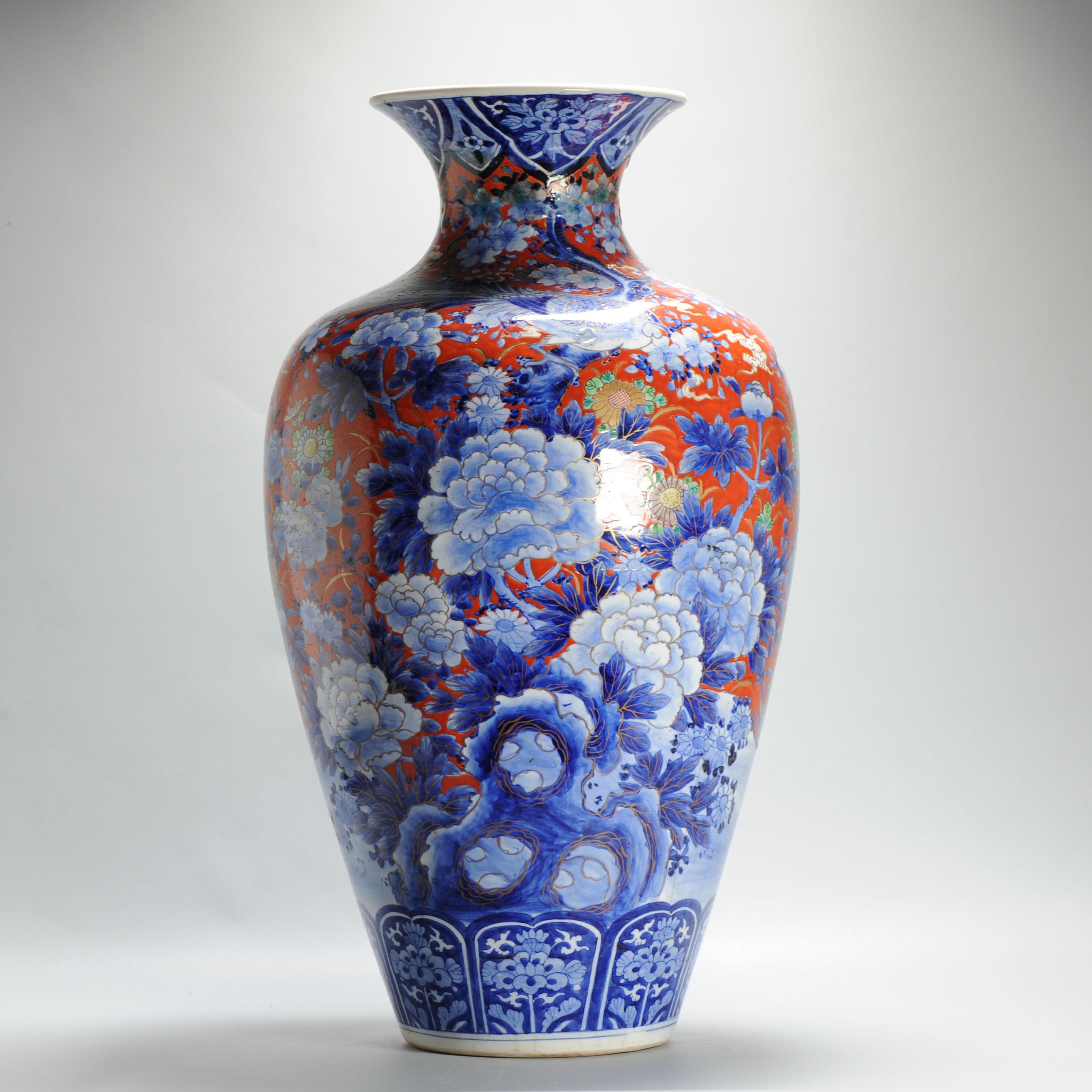 Eccezionale vaso antico in porcellana giapponese del XIX secolo con uccelli e fiori. Rosso in vendita 2